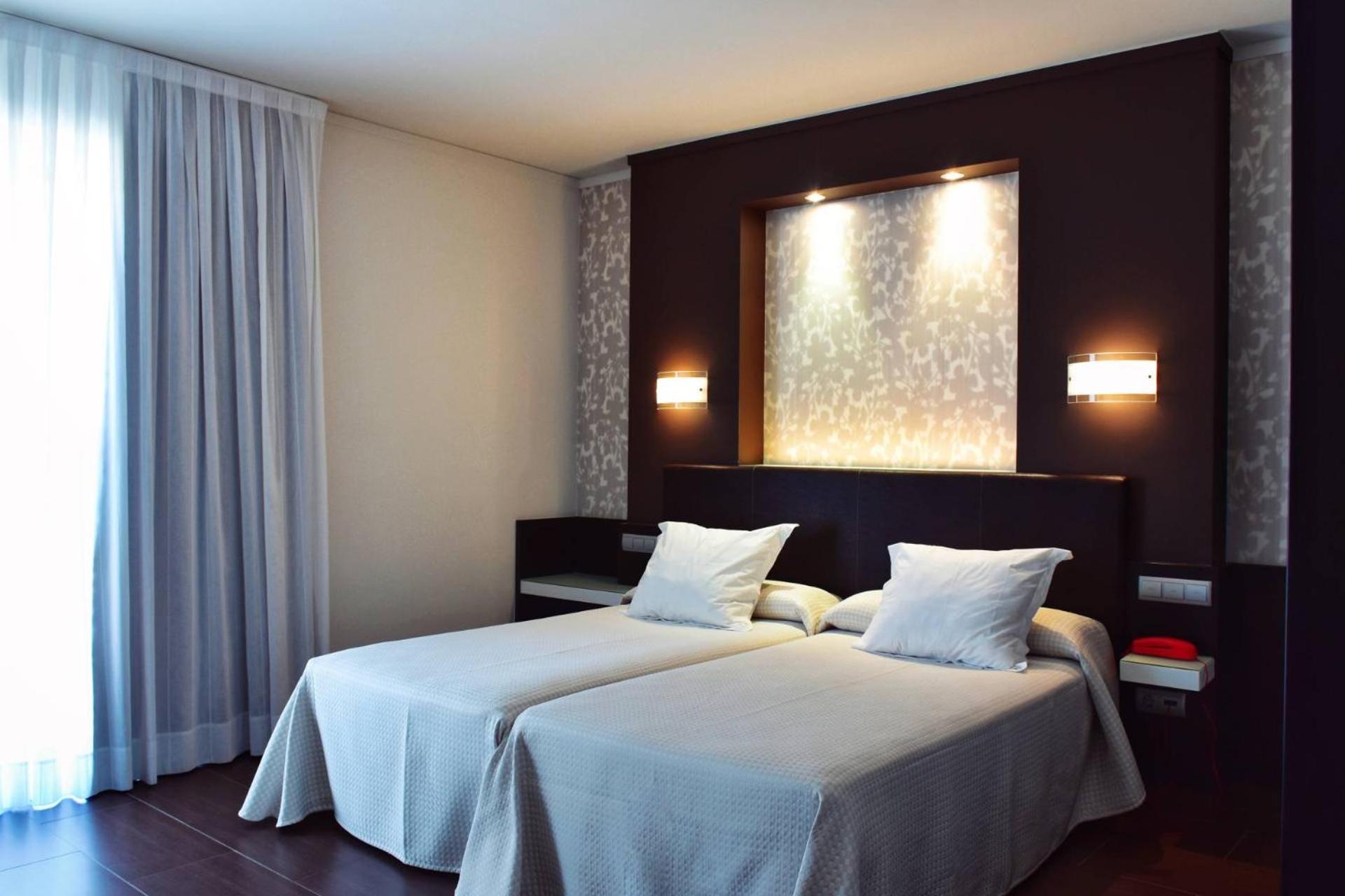 Standard Double or Twin Room - Photo 1