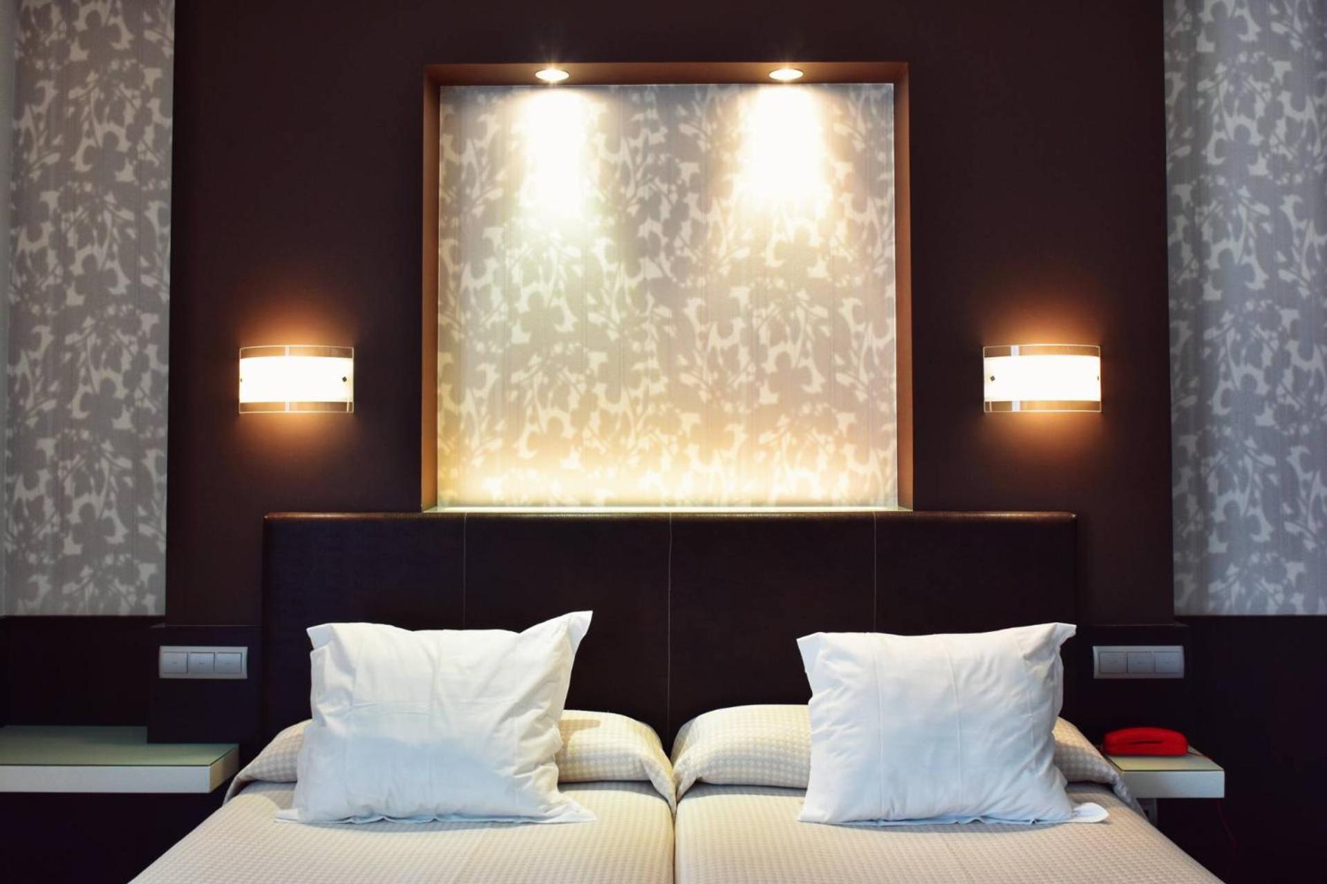 Standard Double or Twin Room - Photo 10