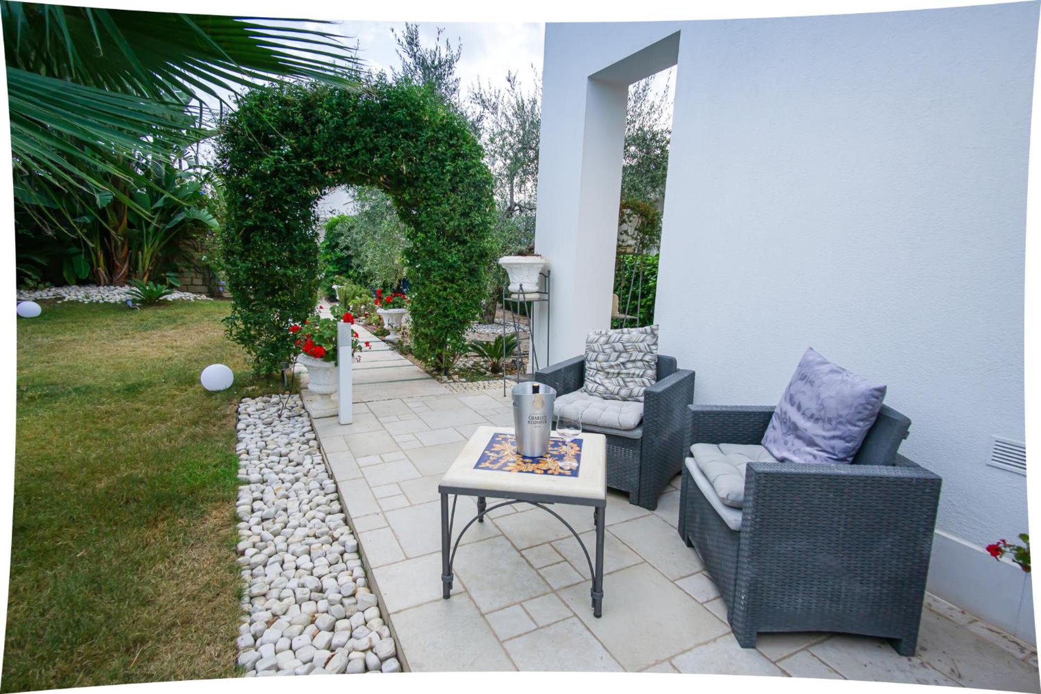 Villa with Garden View - Photo 40
