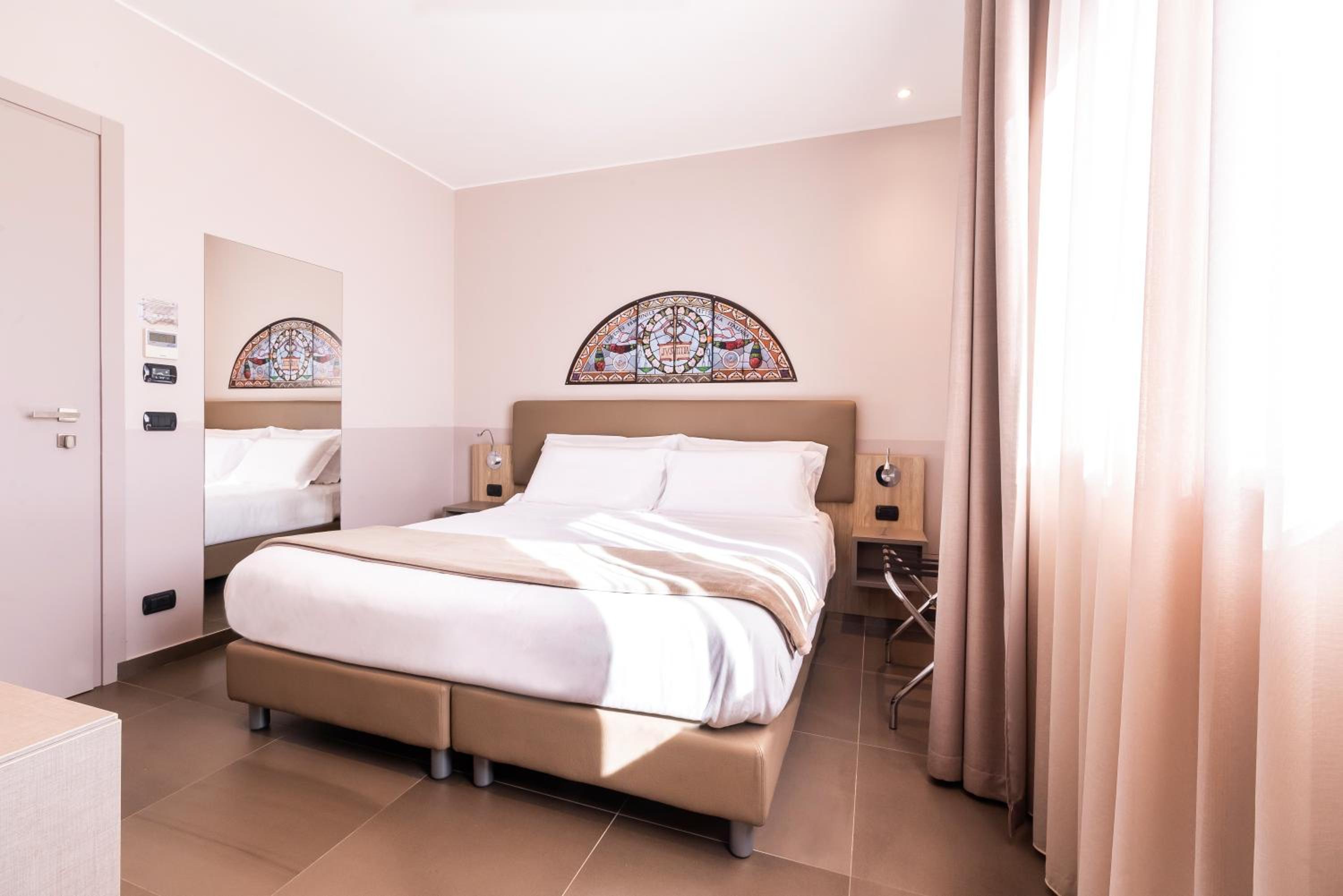 Classic Double or Twin Room - Photo 2