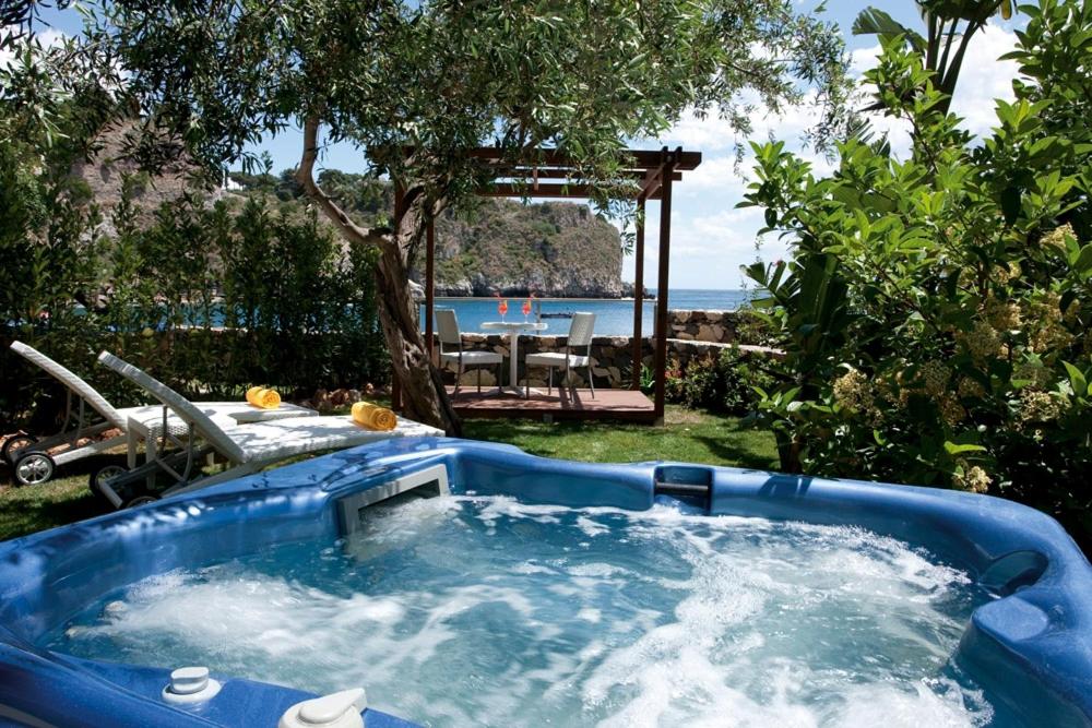 Superior Double Room with Hot Tub and Sea View - Photo 4