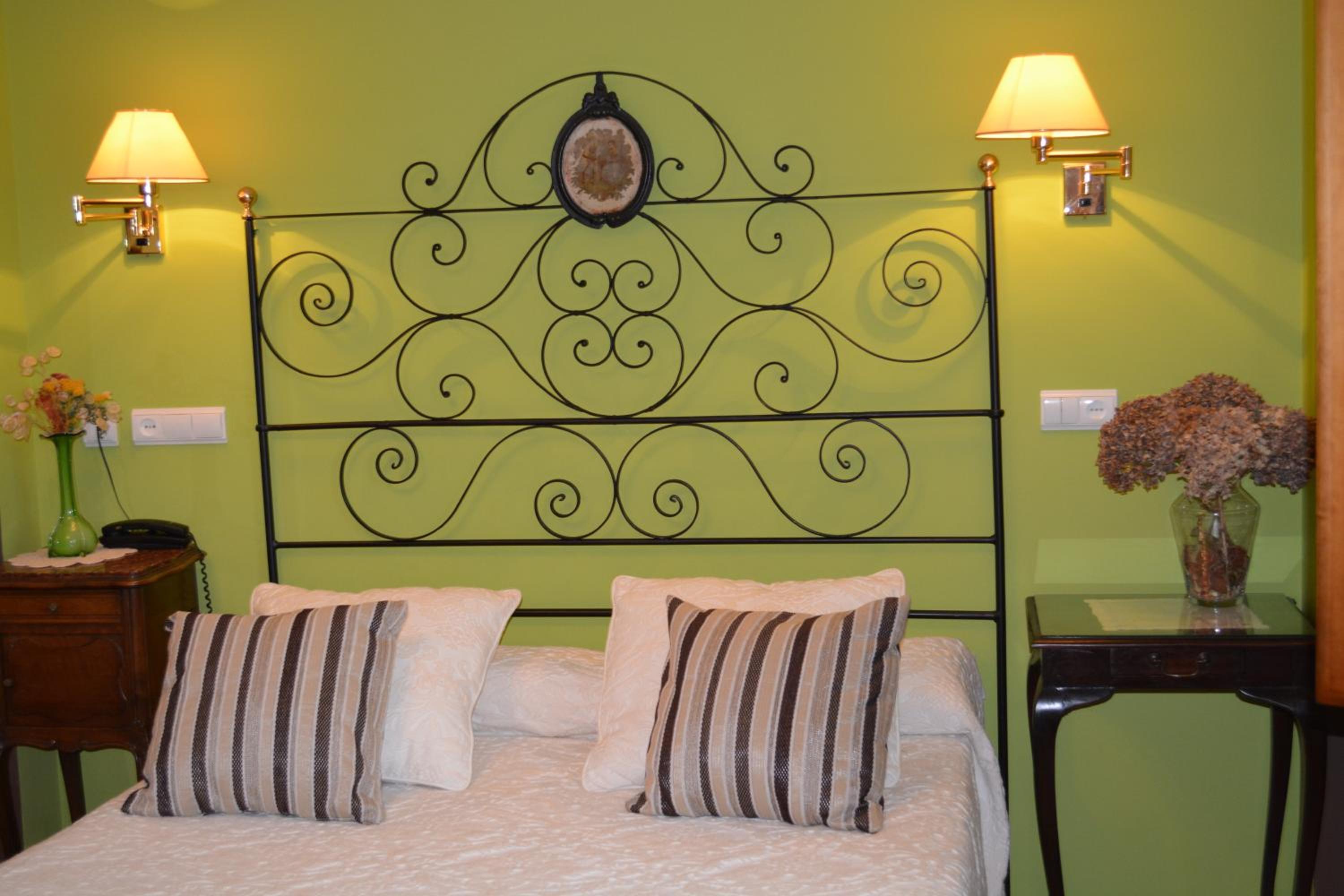 Double Room with Mountain View - Photo 1