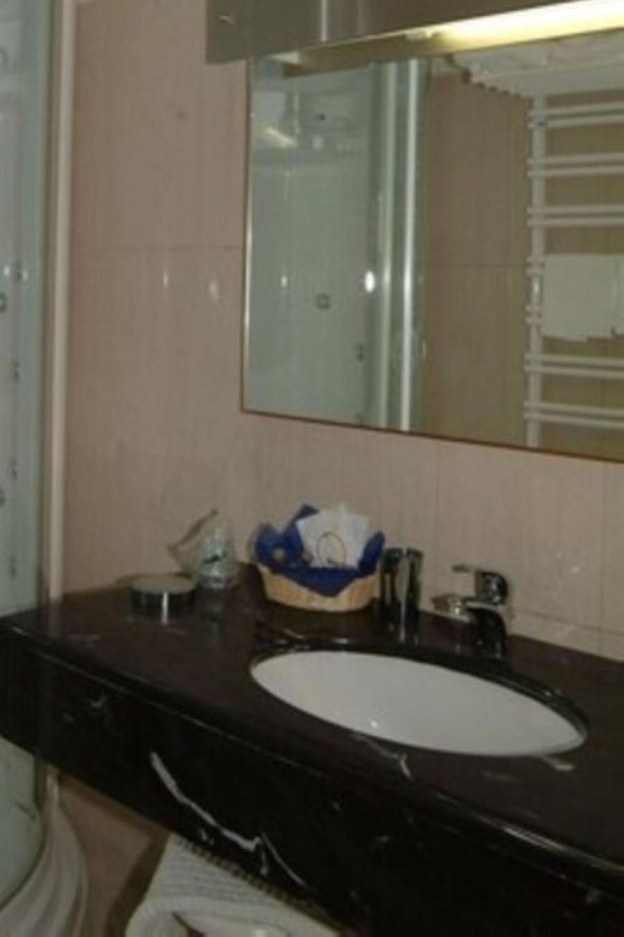 Double Room - Photo 6