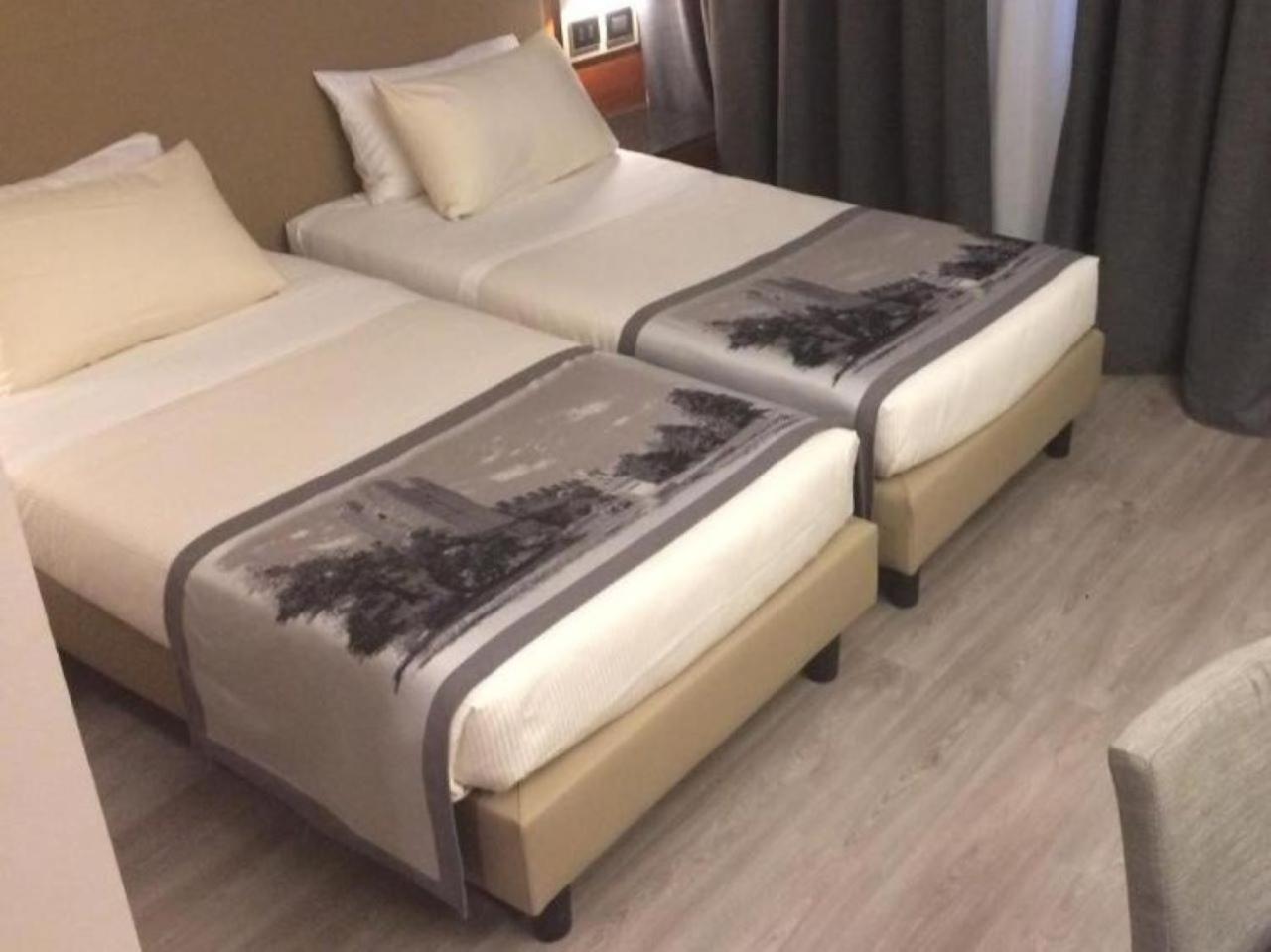 Twin Room - Photo 4