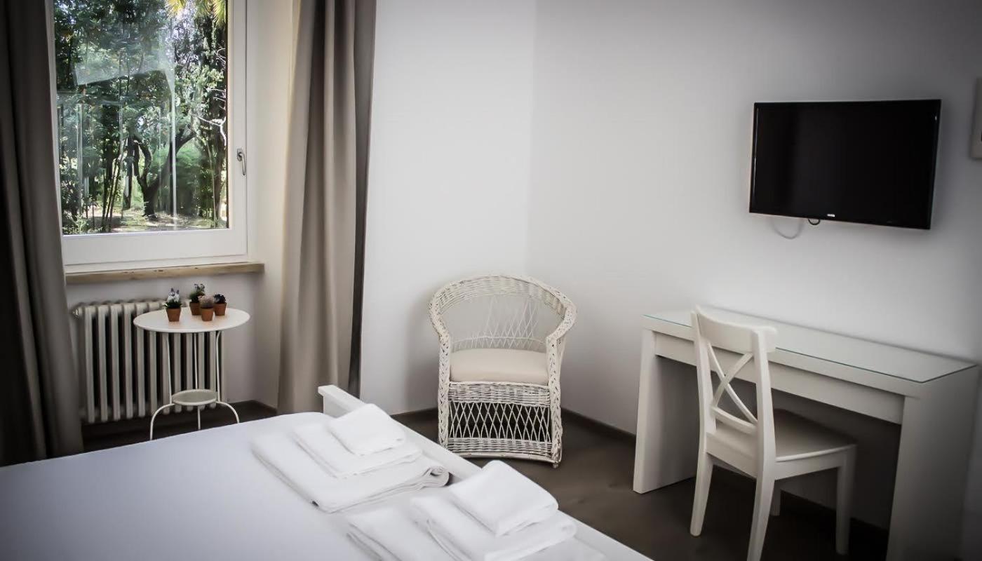 Queen Room with Garden View - Photo 13