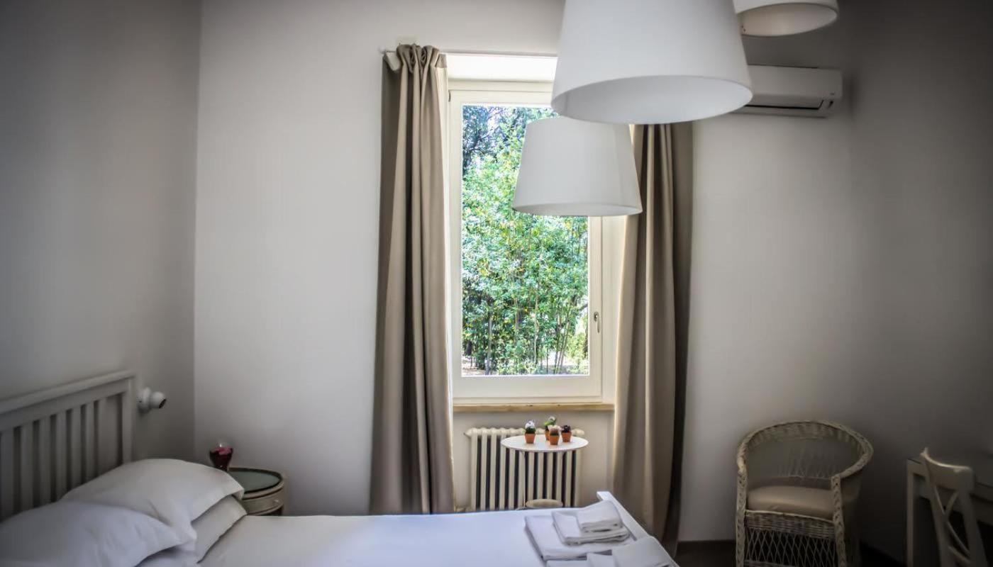 Queen Room with Garden View - Photo 14