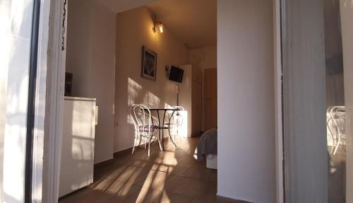 Studio with Balcony photo 3