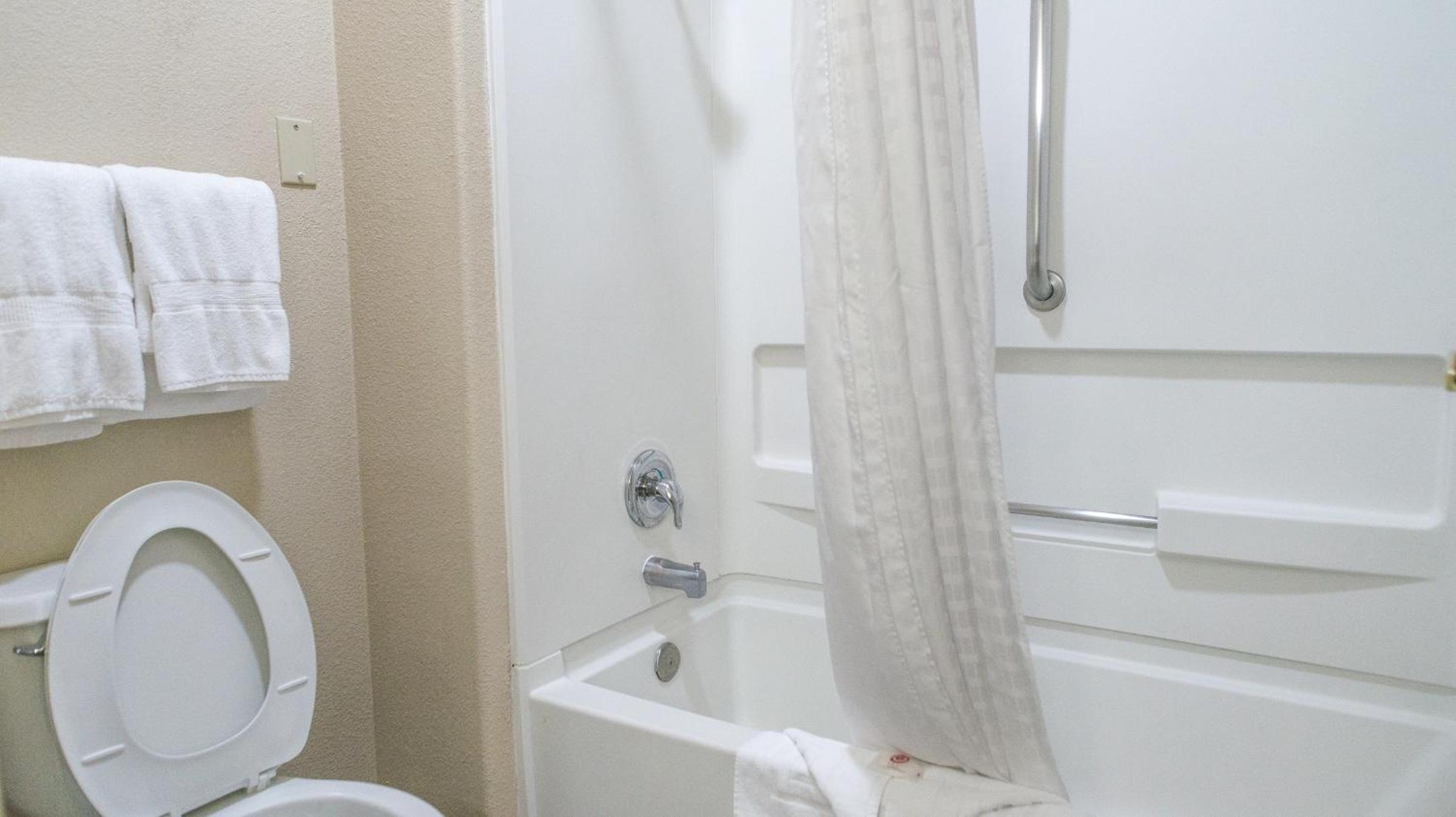 Deluxe King Room - Photo 2