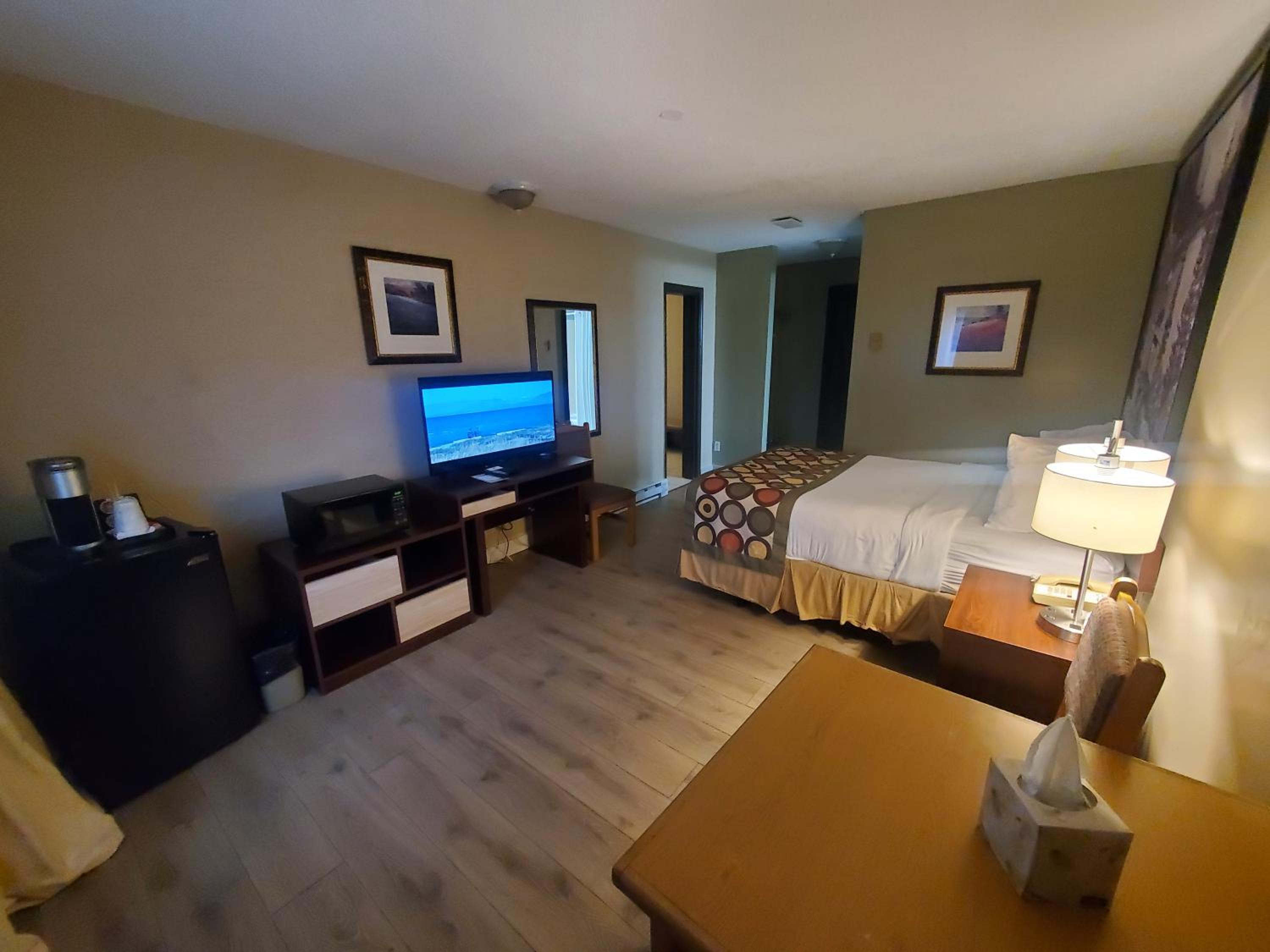 Superior Suite with Spa Bath- Non-Smoking