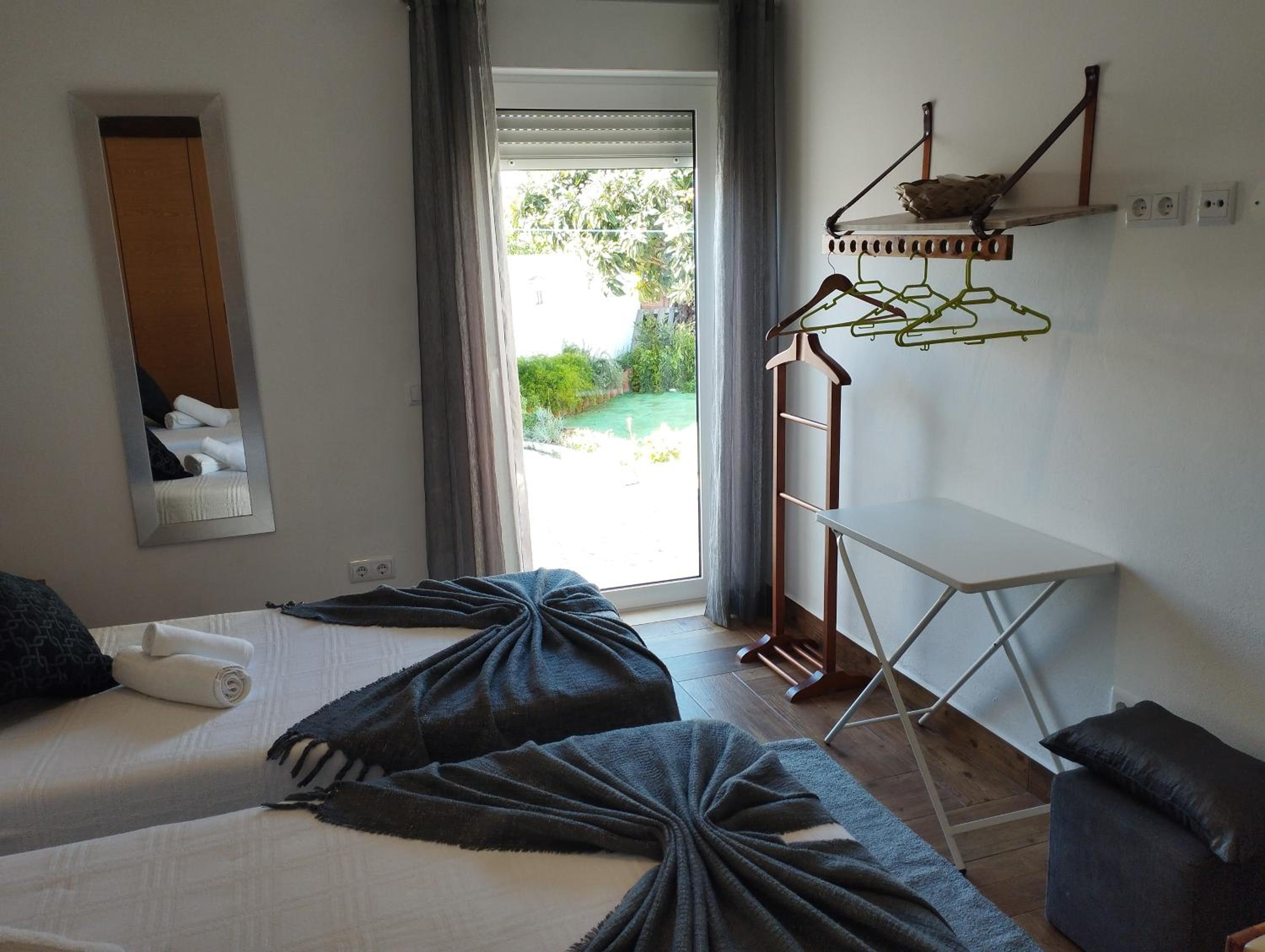 Twin Room - Photo 9