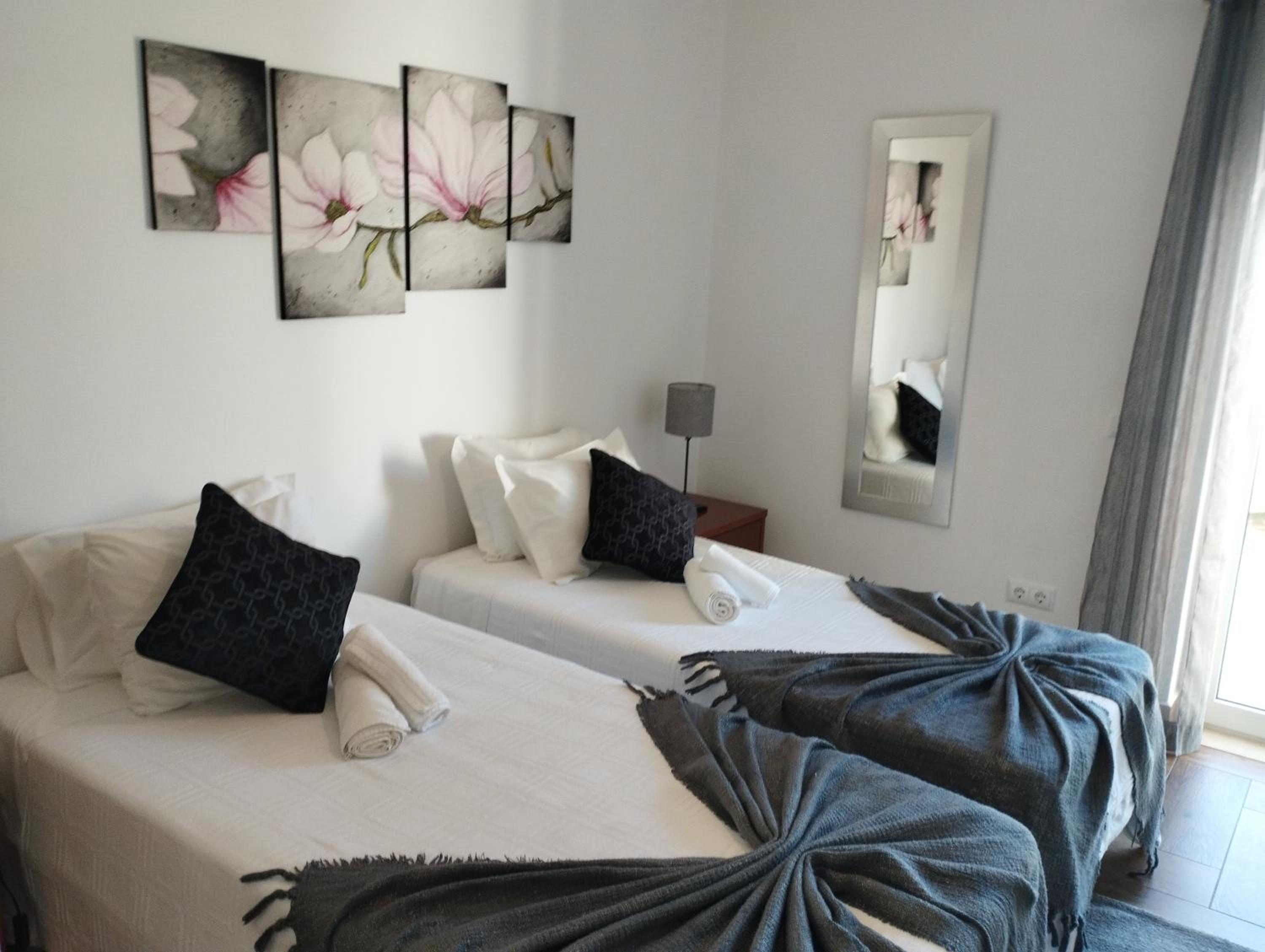 Twin Room - Photo 8