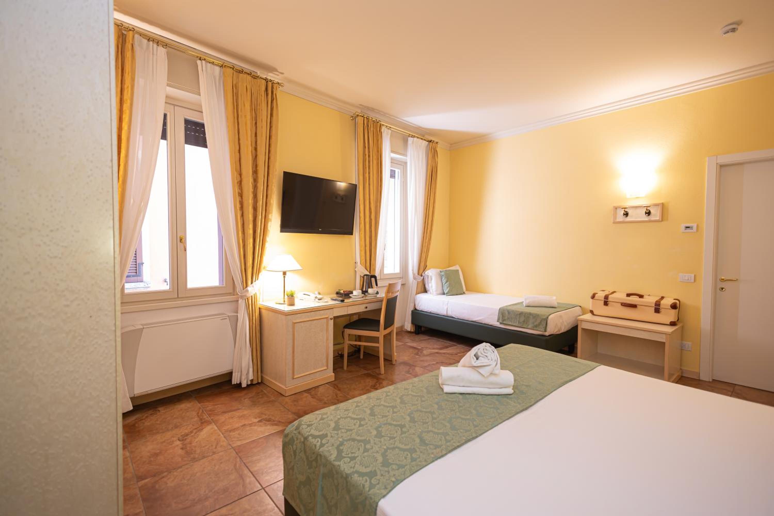 Classic Triple Room - Photo 1