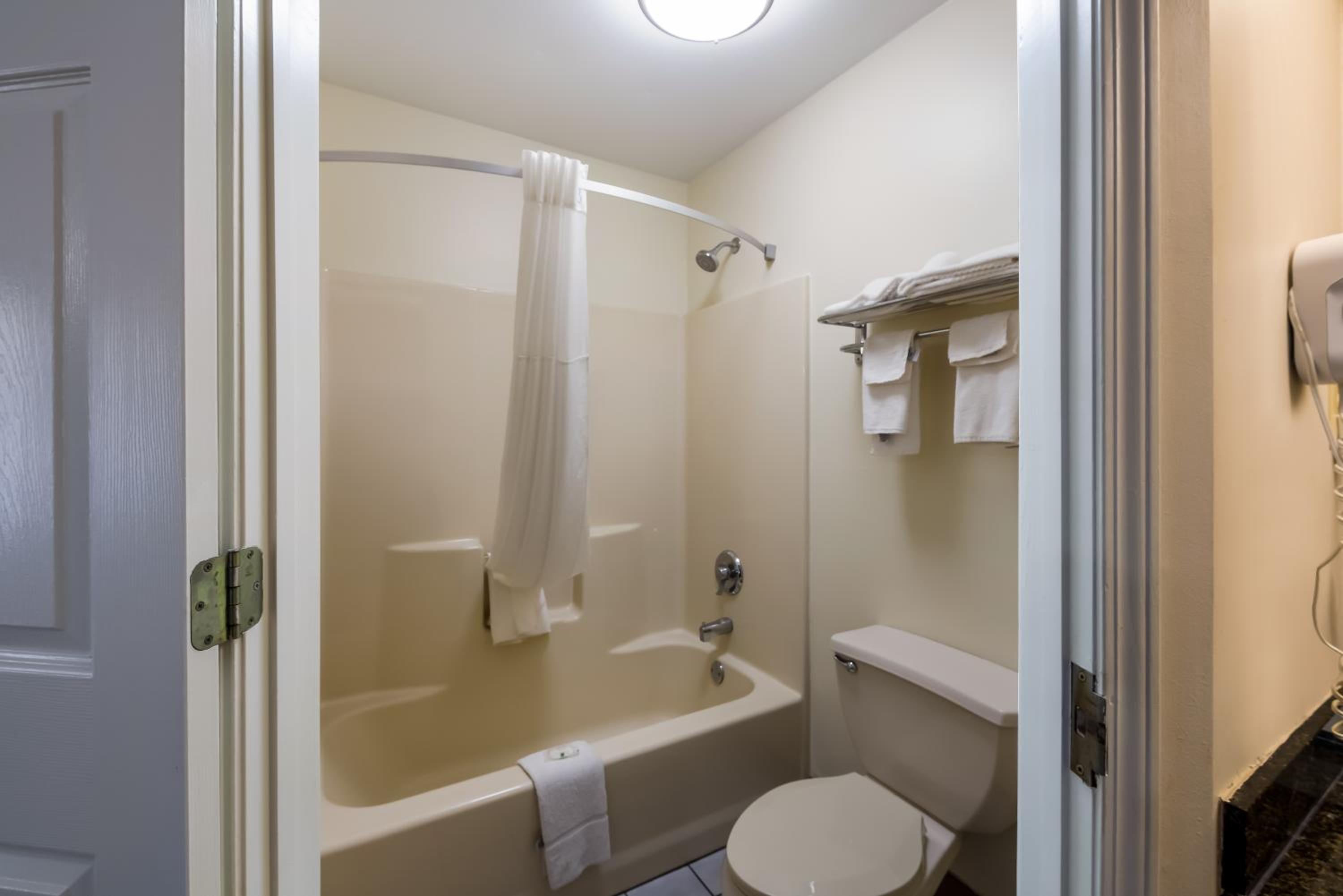 Double Room with Two Double Beds - Smoking - Photo 3
