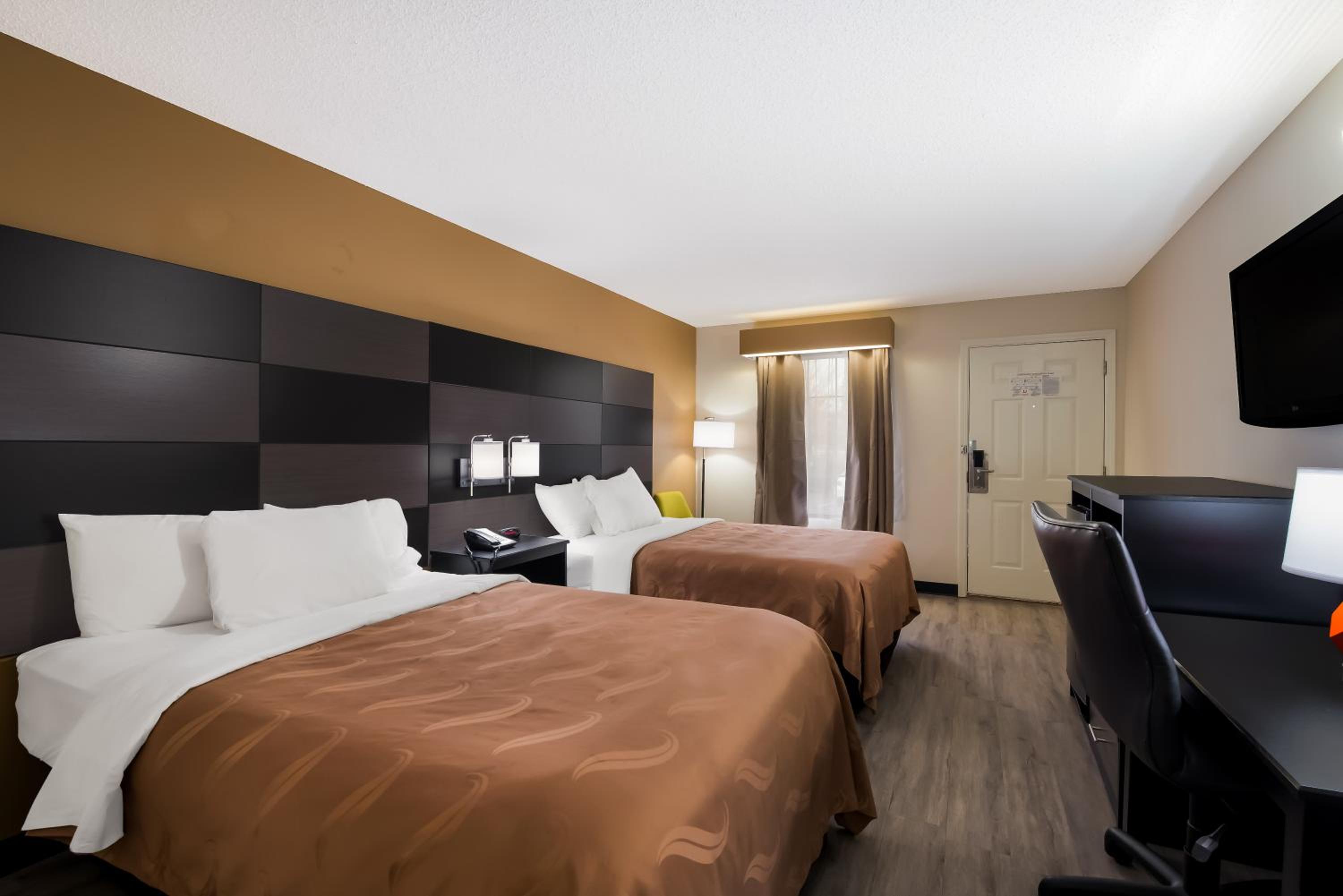Double Room with Two Double Beds - Smoking - Photo 2