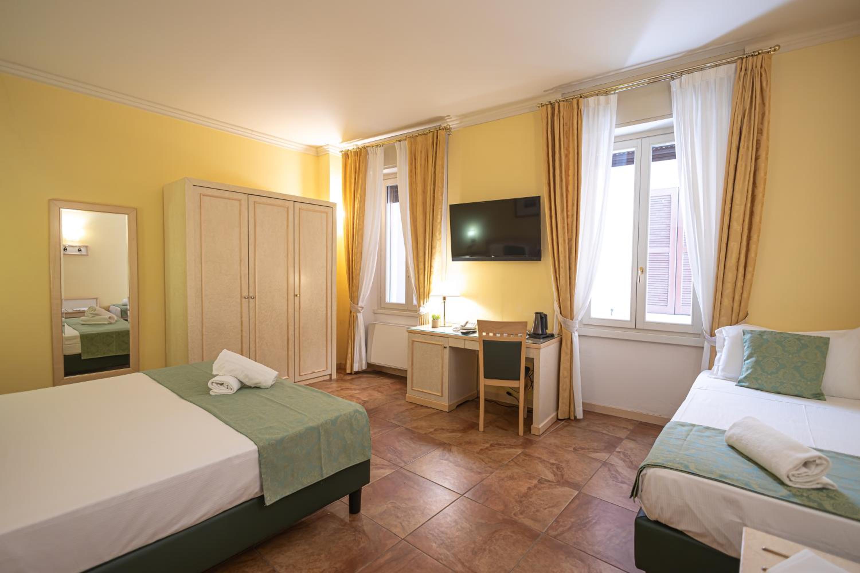 Classic Triple Room - Photo 10
