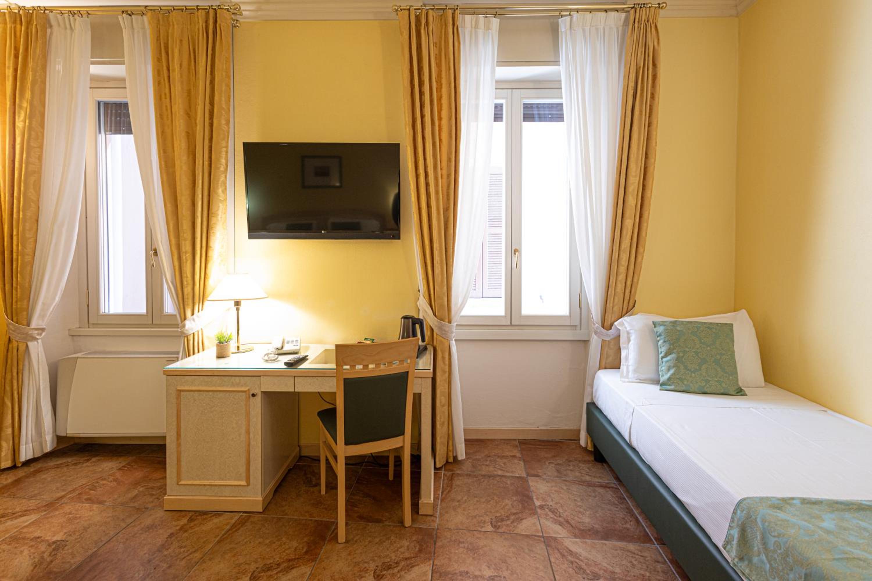 Classic Triple Room - Photo 8