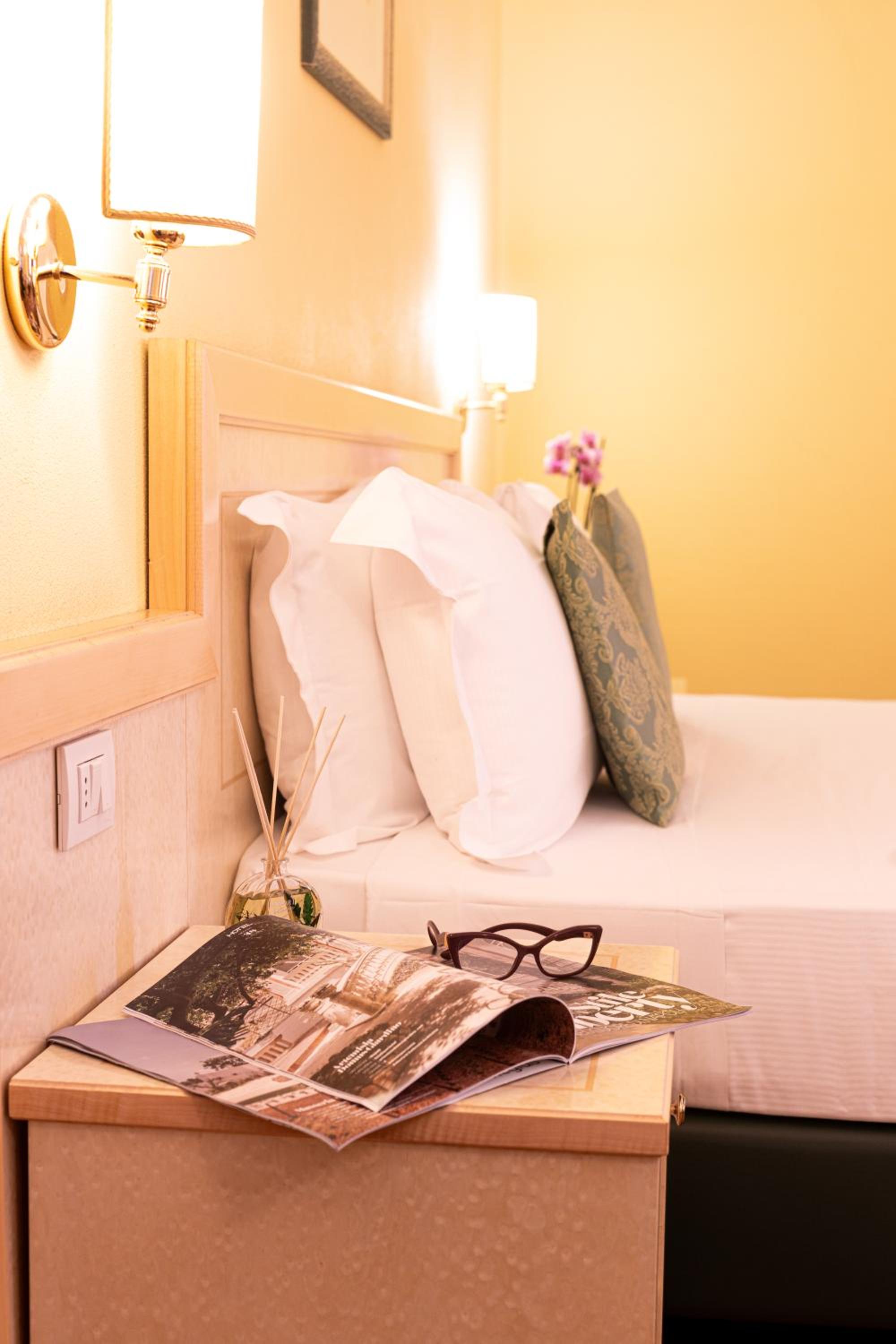 Classic Triple Room - Photo 15