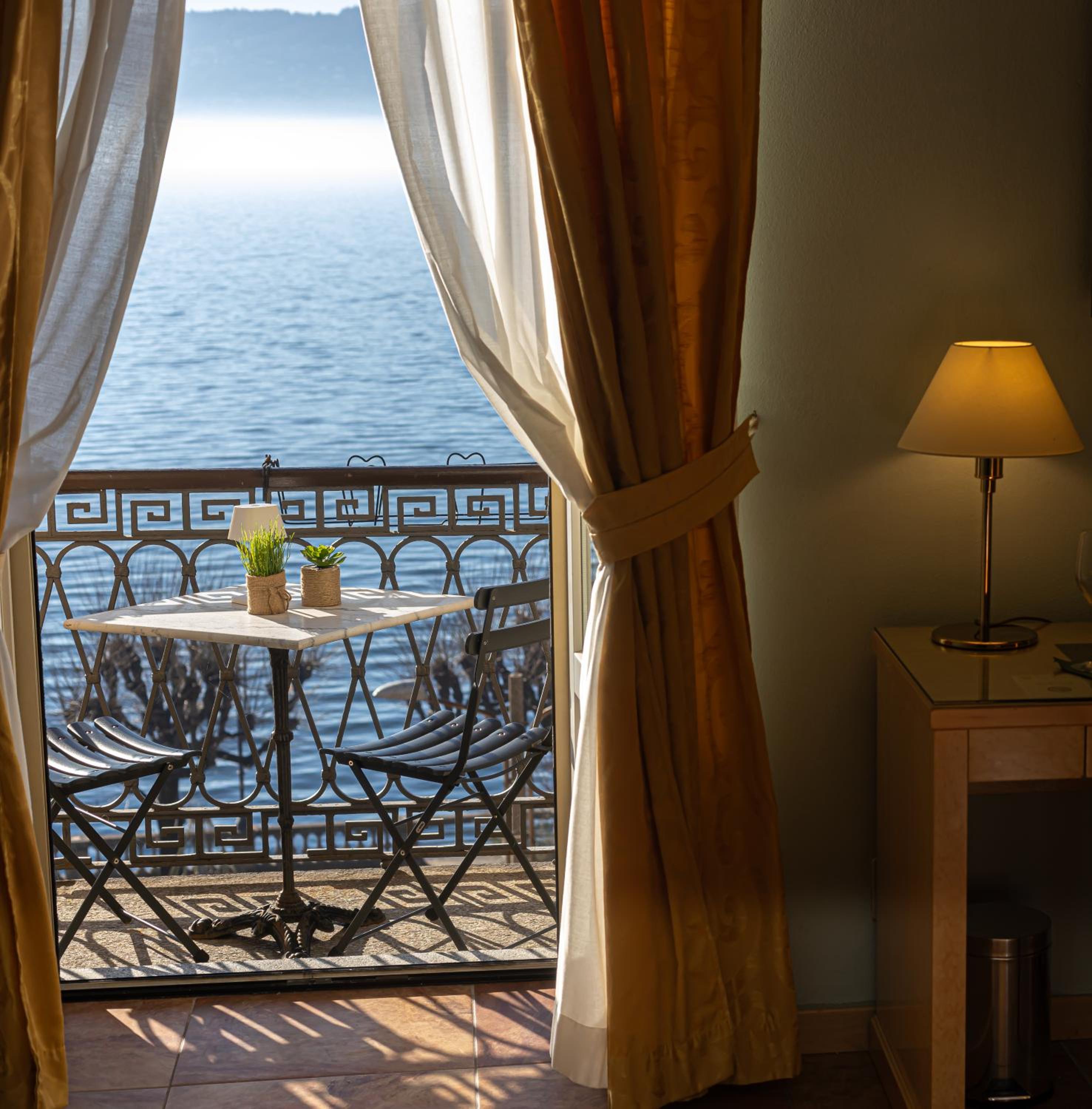 Deluxe Triple Room with Lake View - Photo 16