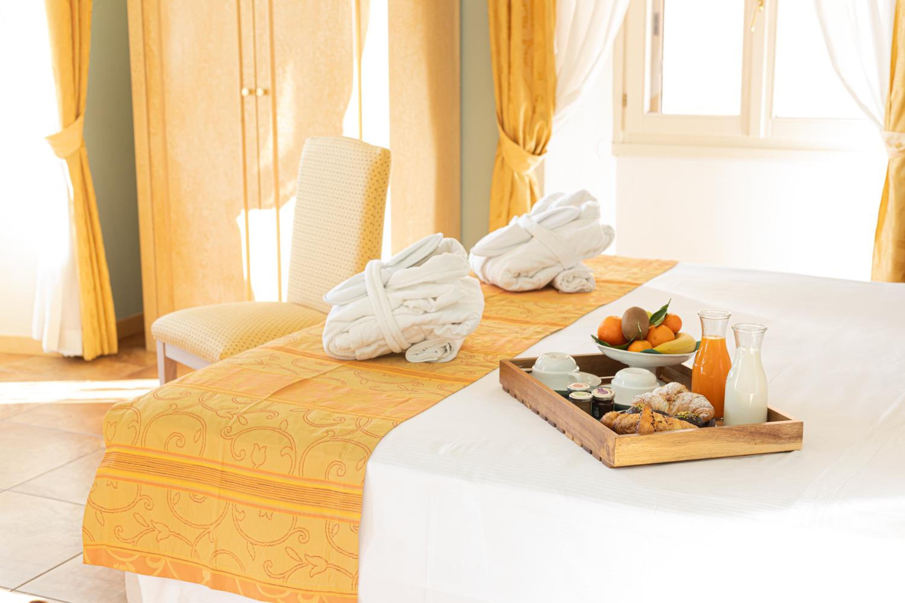 Deluxe Triple Room with Lake View - Photo 30