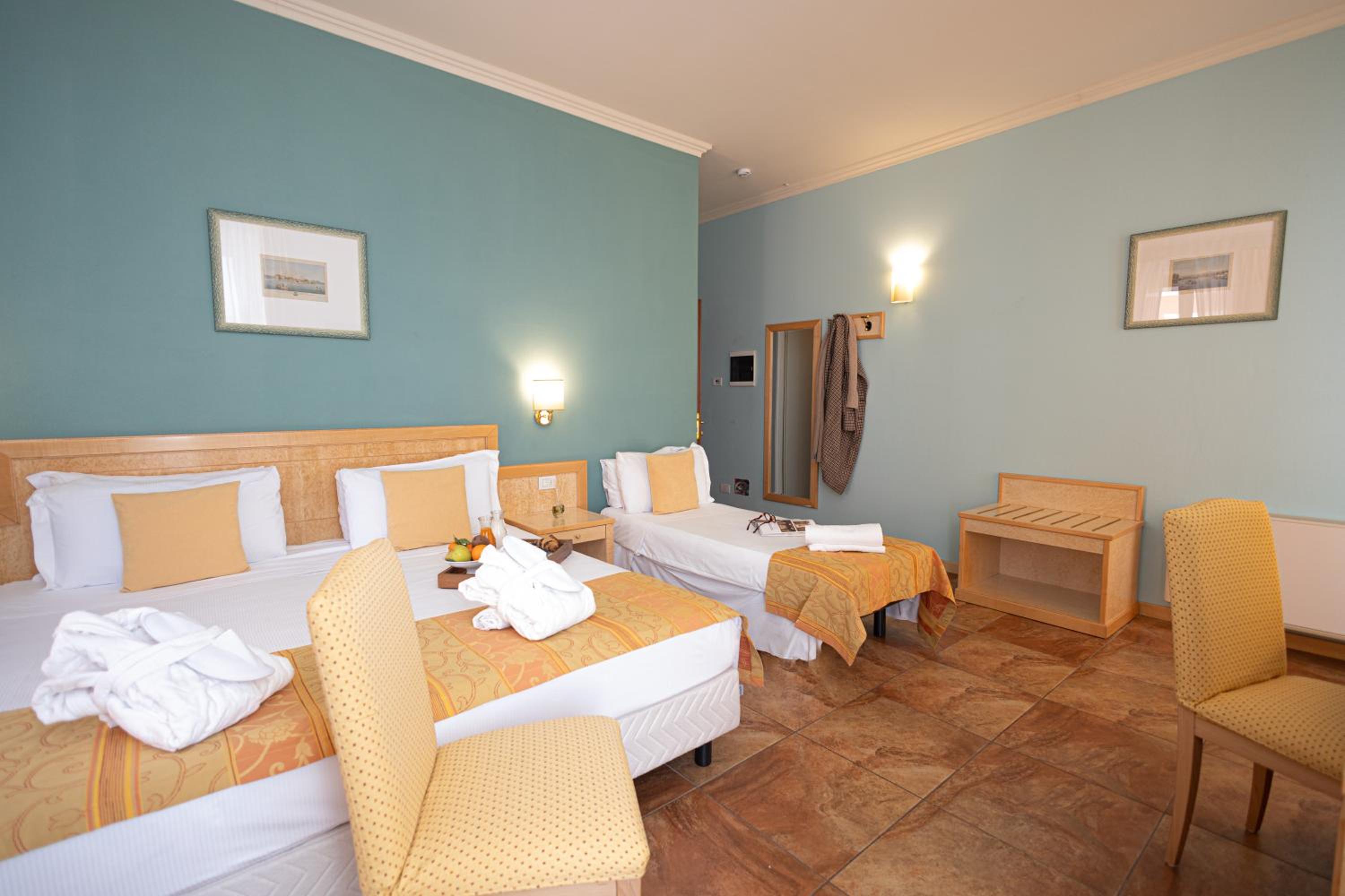 Deluxe Triple Room with Lake View - Photo 9