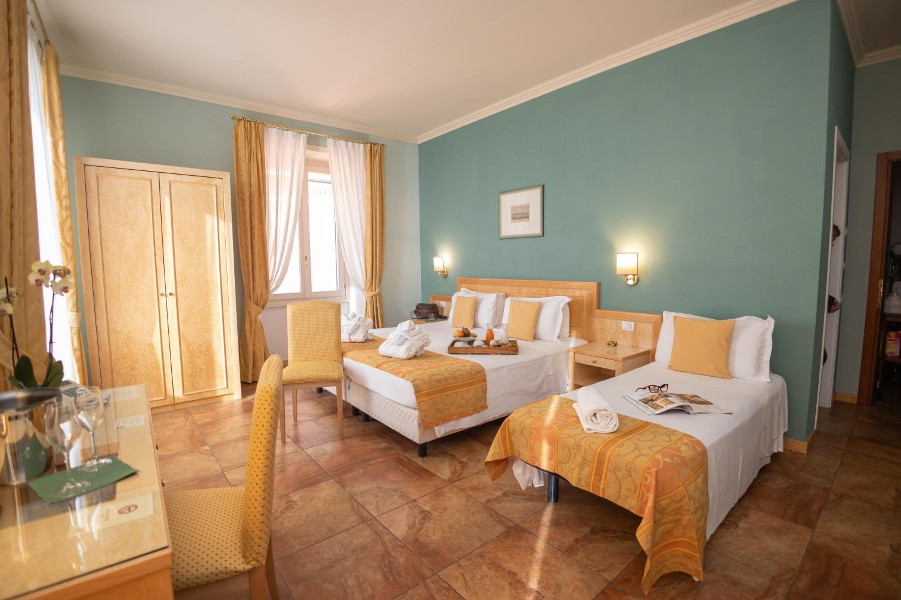 Deluxe Triple Room with Lake View - Photo 22