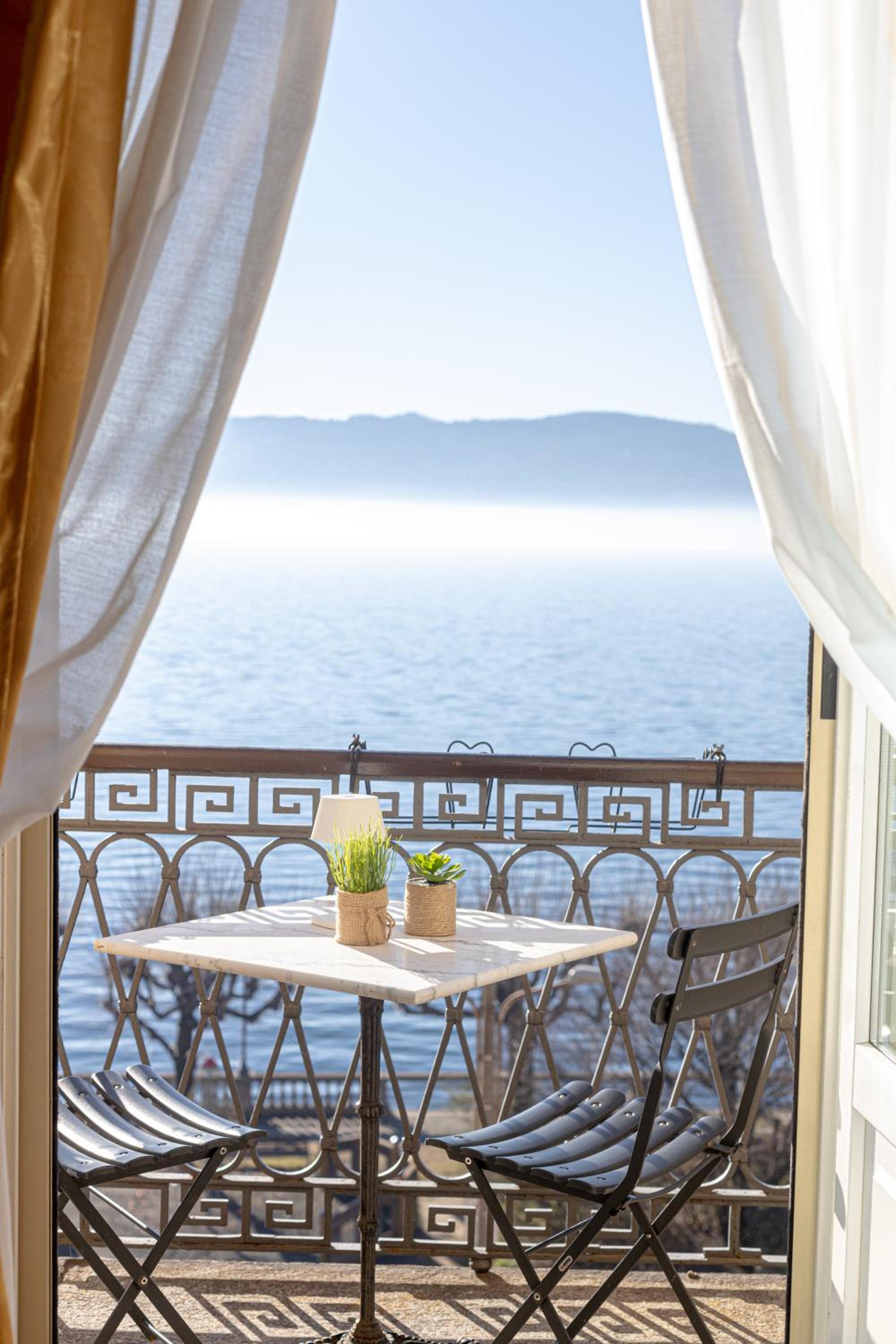 Deluxe Triple Room with Lake View - Photo 8