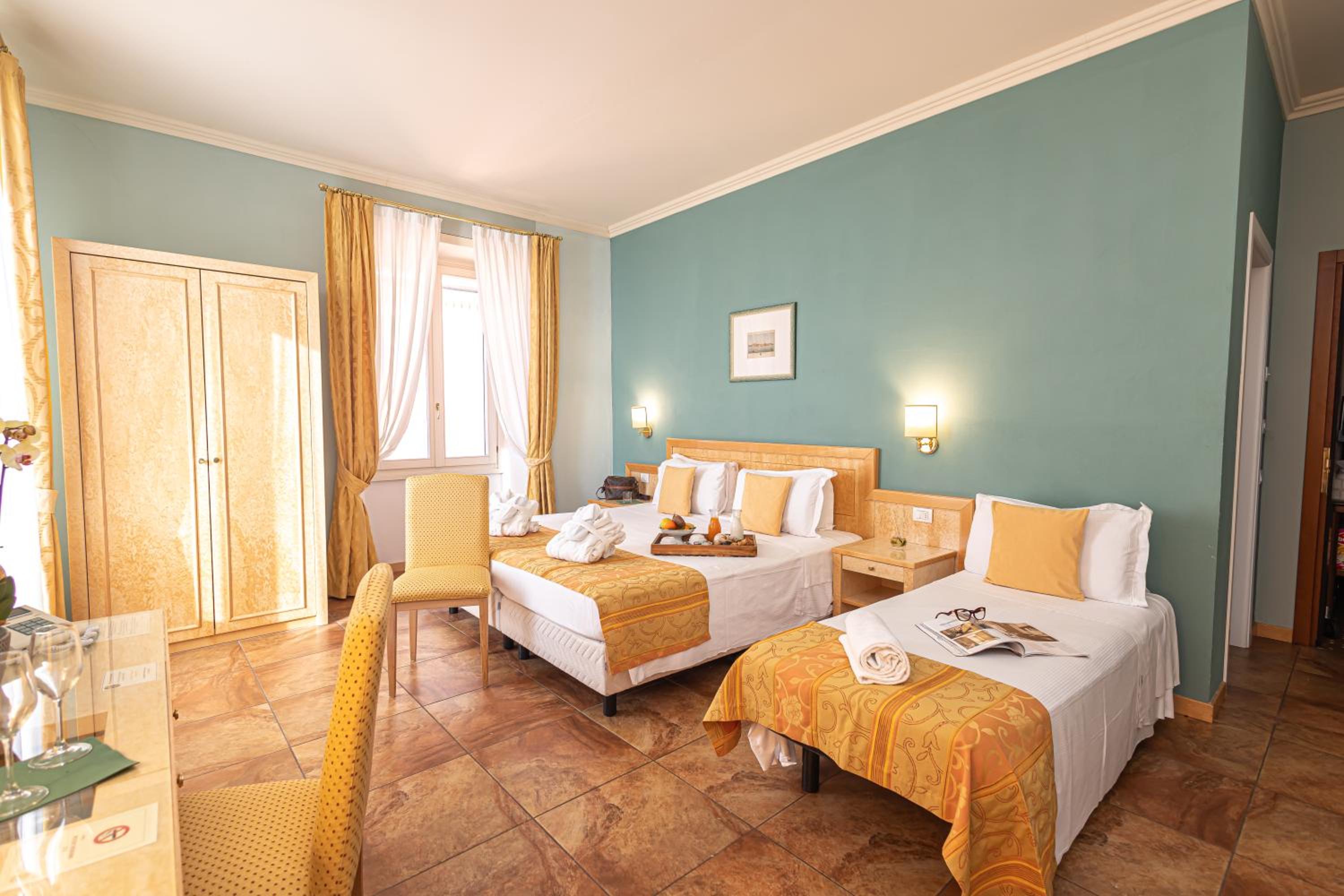 Deluxe Triple Room with Lake View - Photo 11