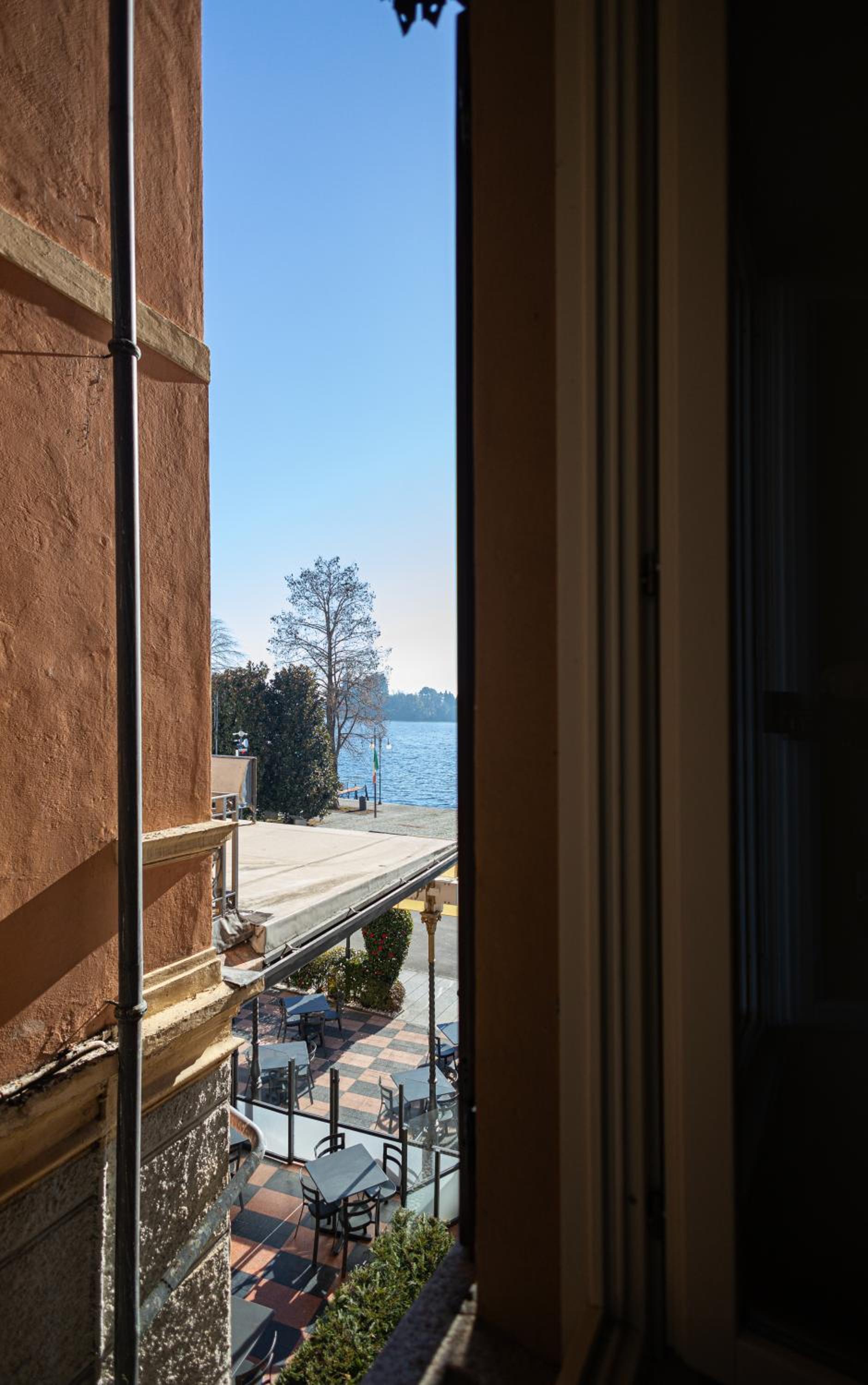 Superior Triple Room with Partial Lake View - Photo 13