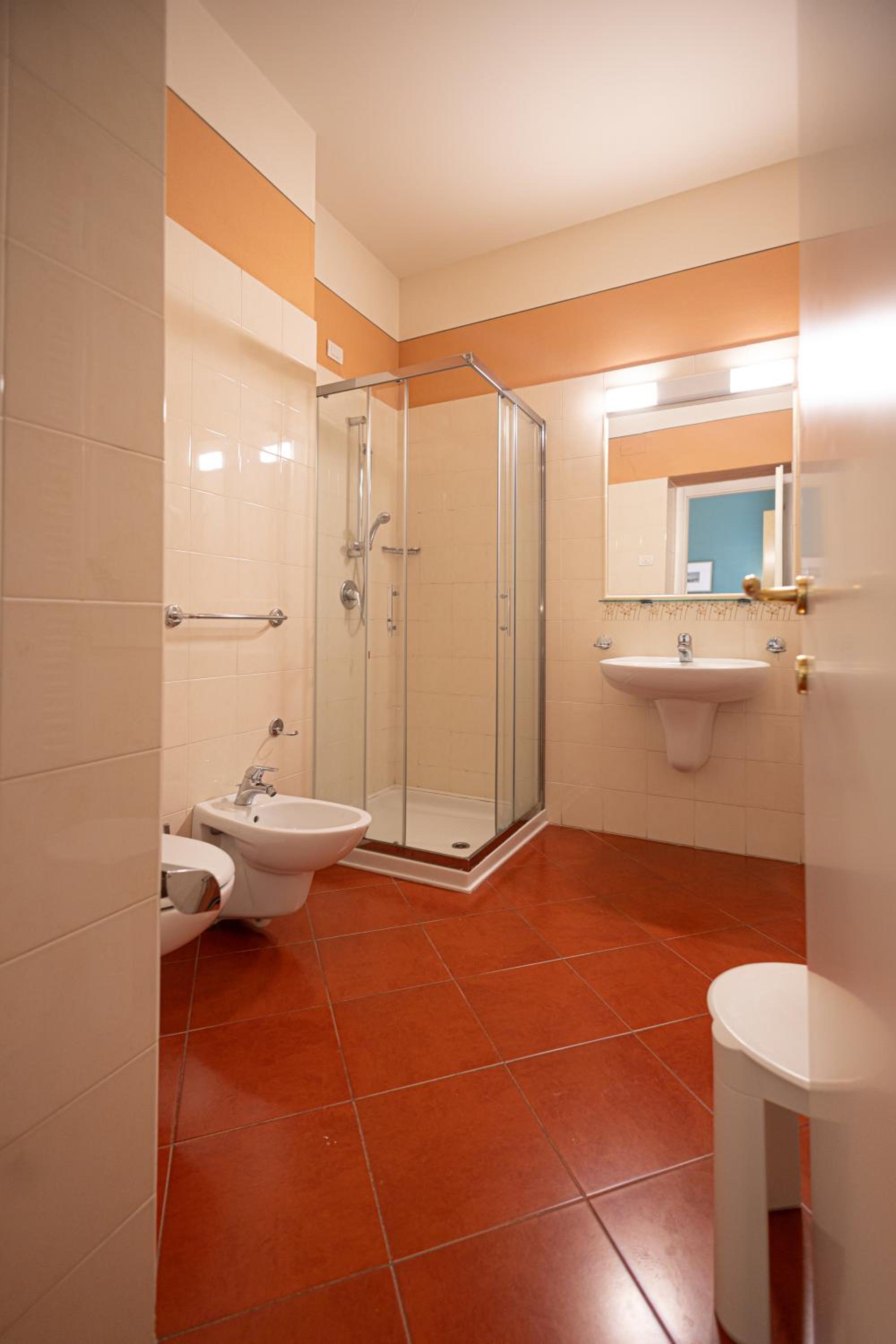 Superior Triple Room with Partial Lake View - Photo 14