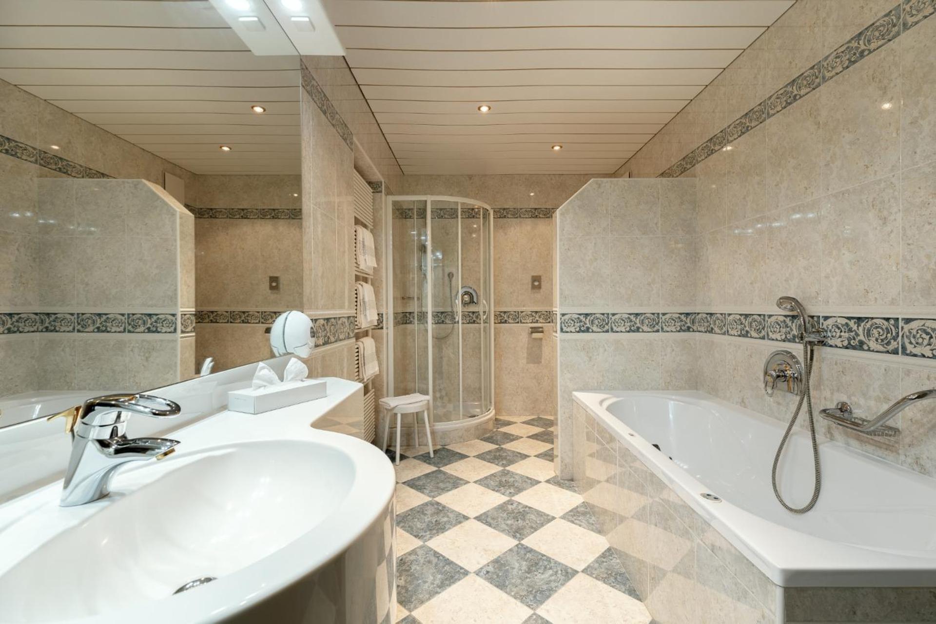Comfort Double Room with Balcony - Photo 7