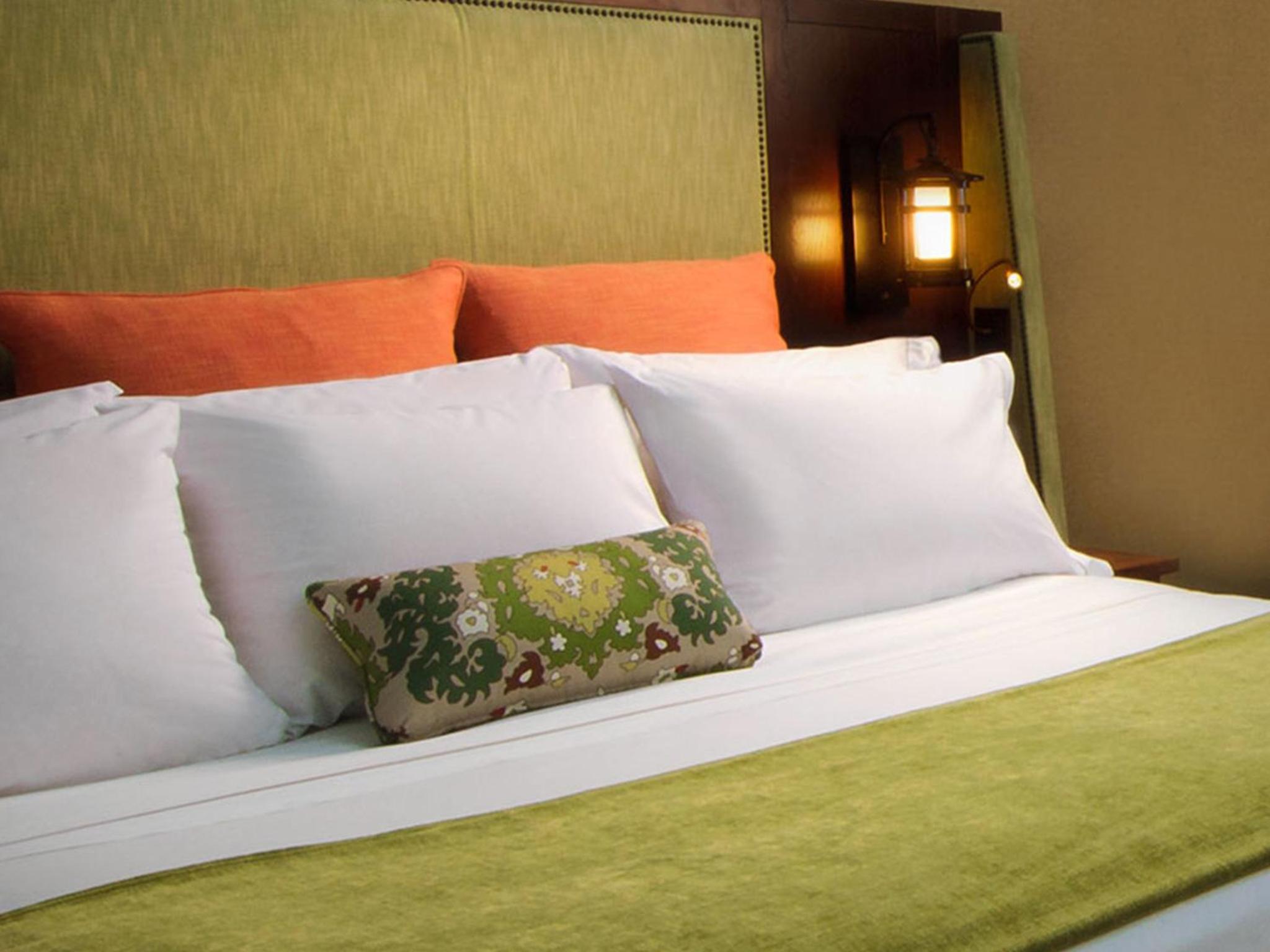 Club Floor Room - One King Bed - Photo 7