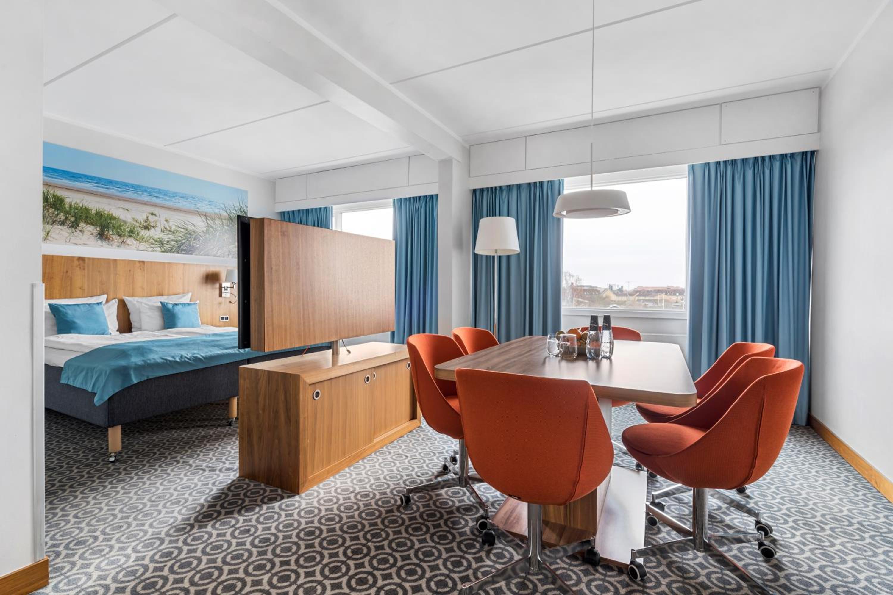 Junior King Suite photo 3