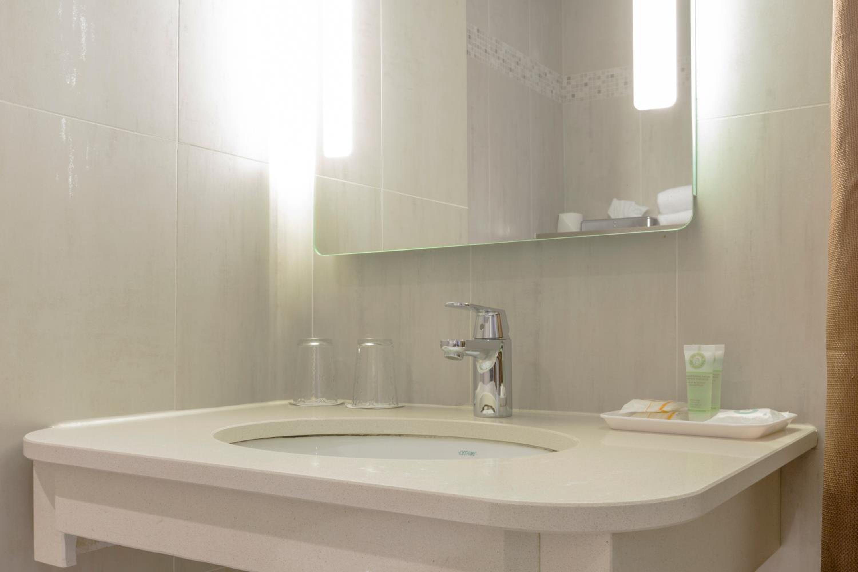 Comfort Twin Room with Grab Bar - Disability Access