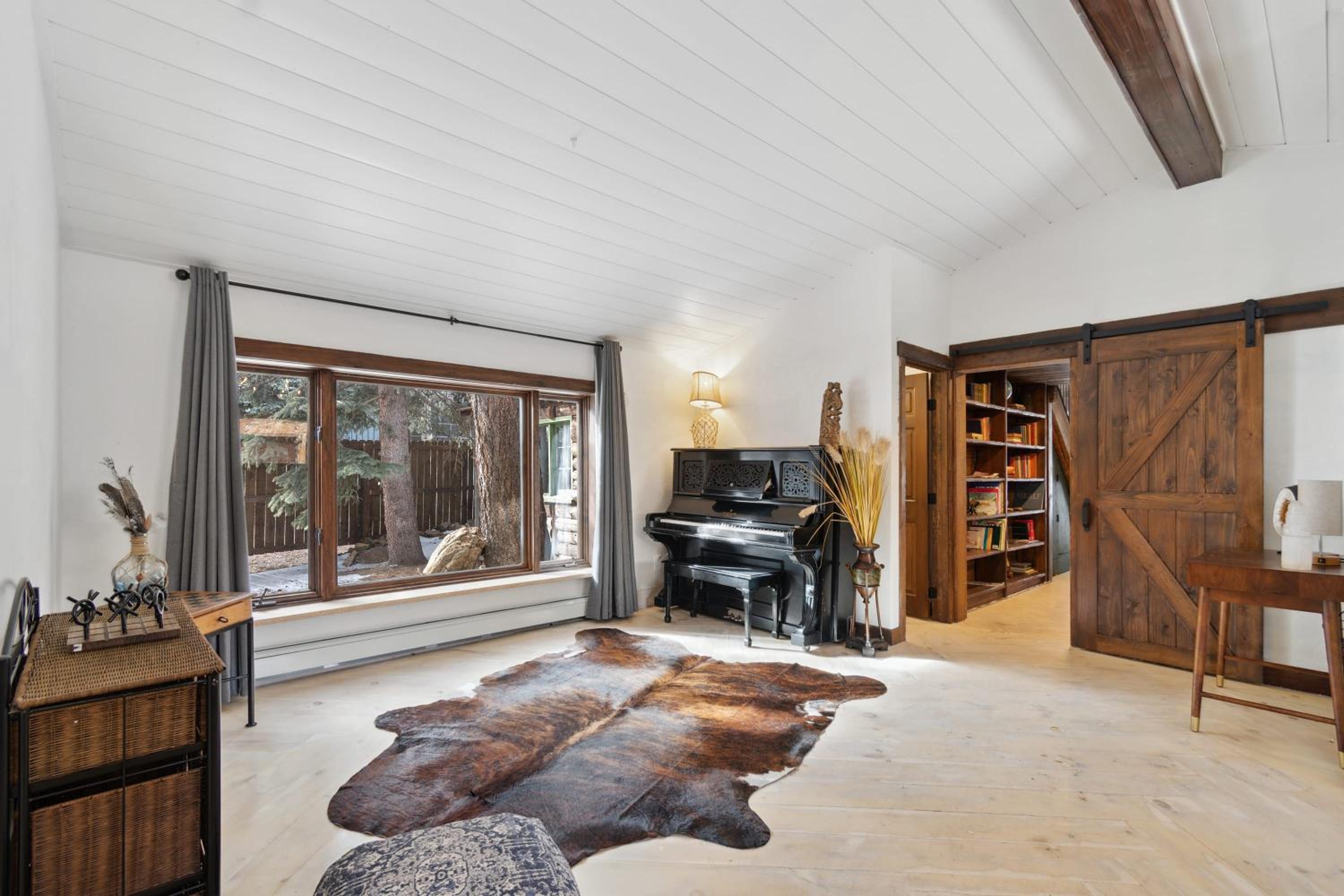Family Room photo 3