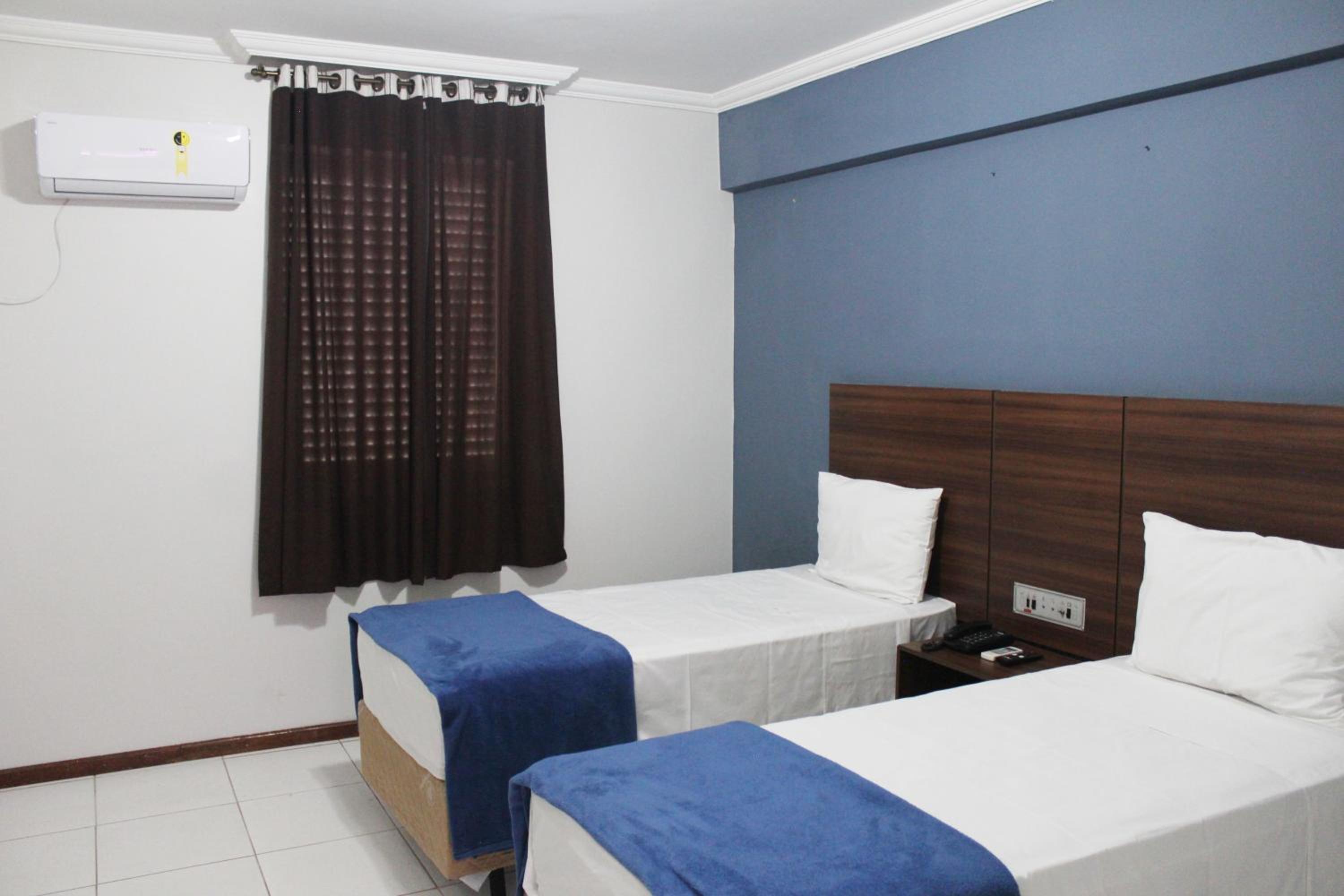 Standard Twin Room - Disability Access photo 3