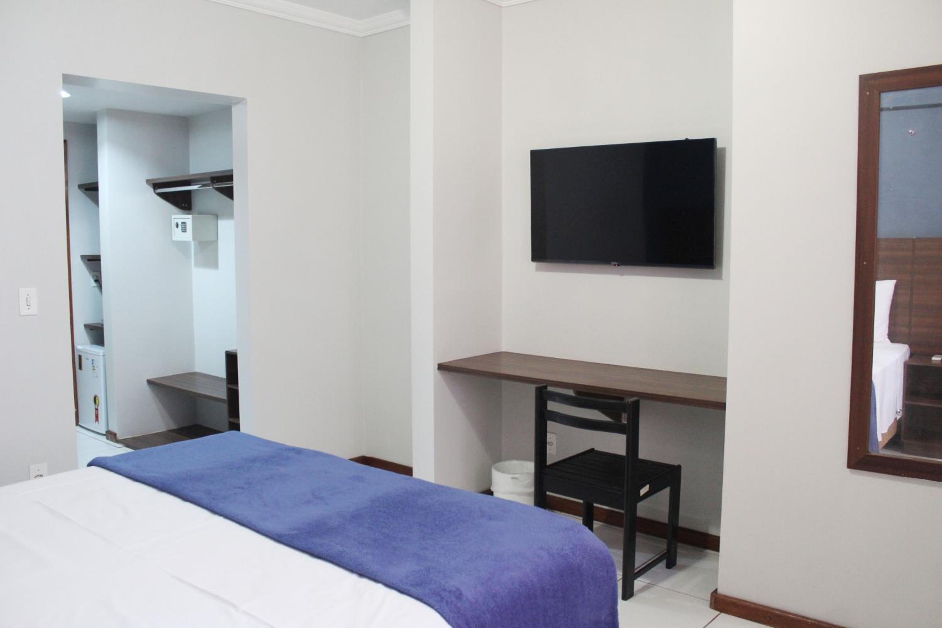 Queen Room photo 2