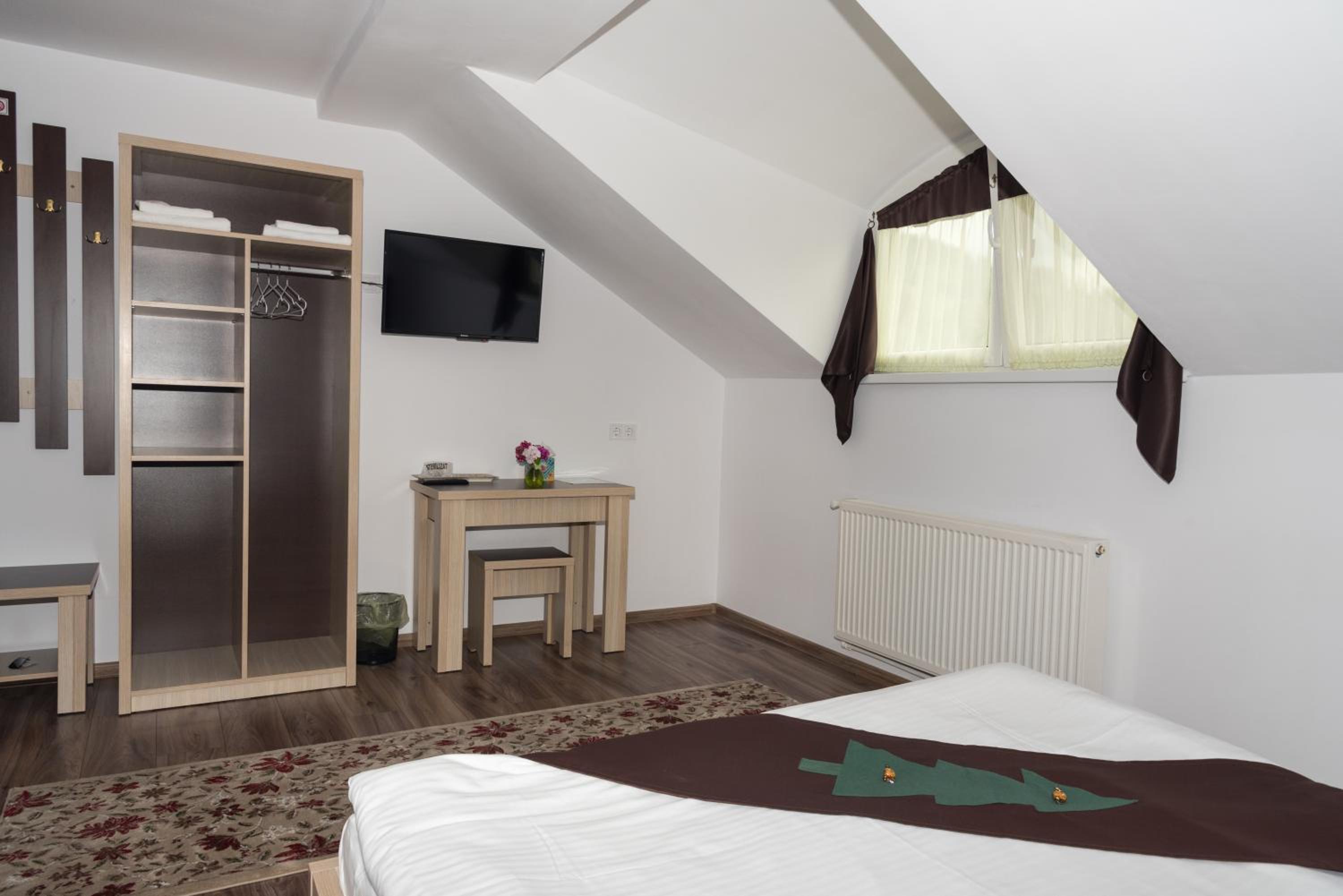 Economy Double Room photo 1