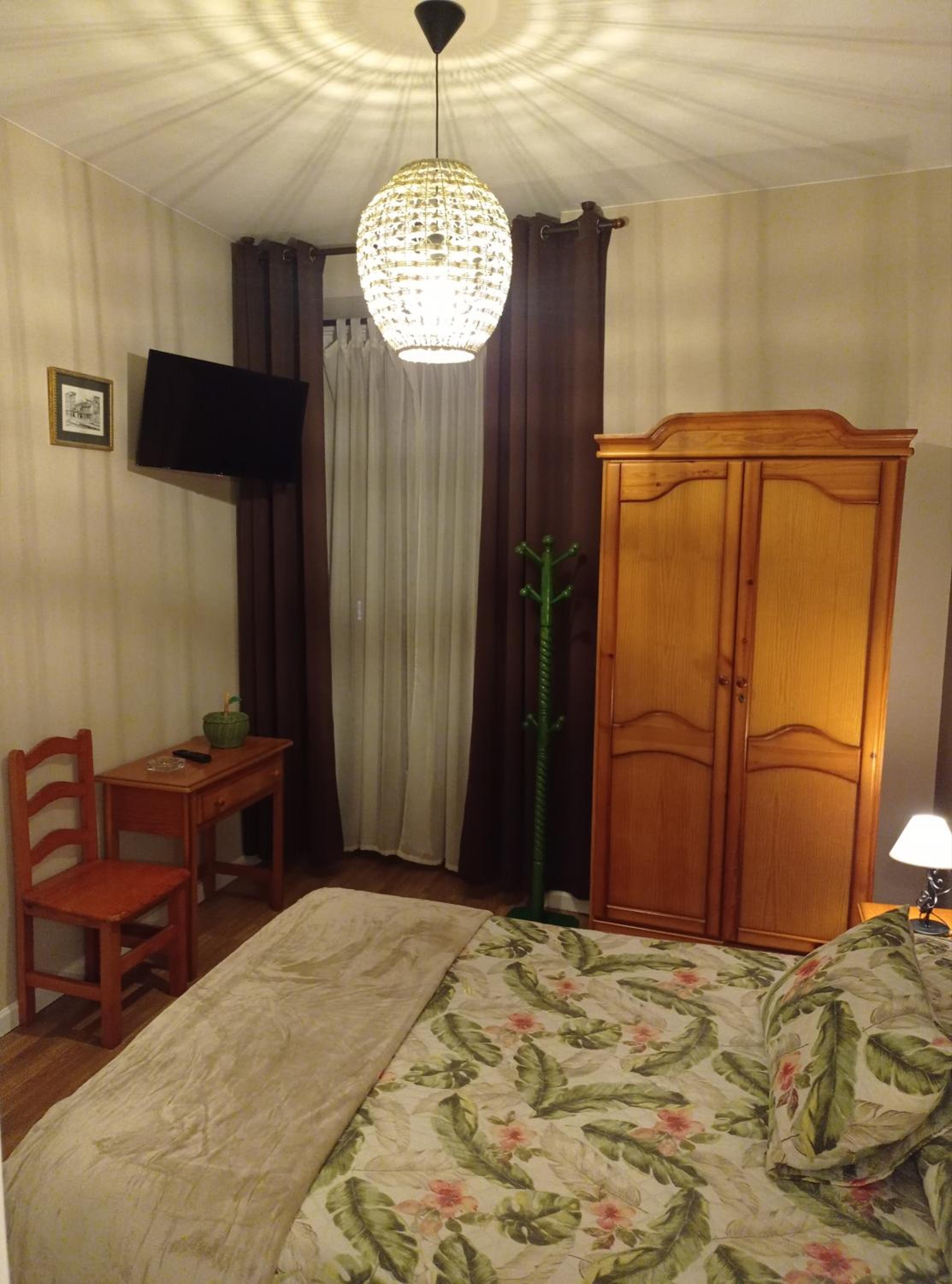Double Room with Private Bathroom - Photo 5