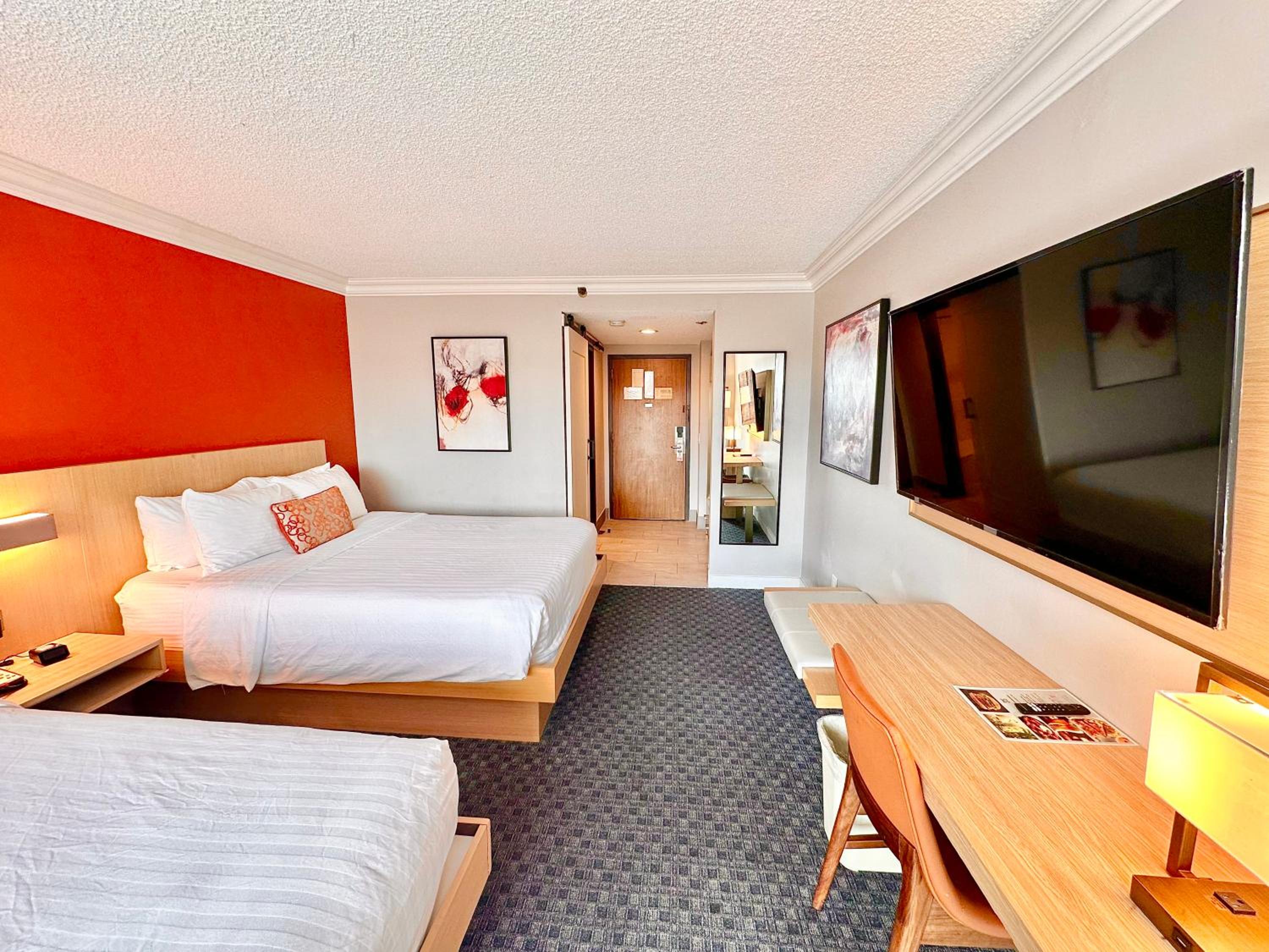 Queen Room with Two Queen Beds - Photo 22