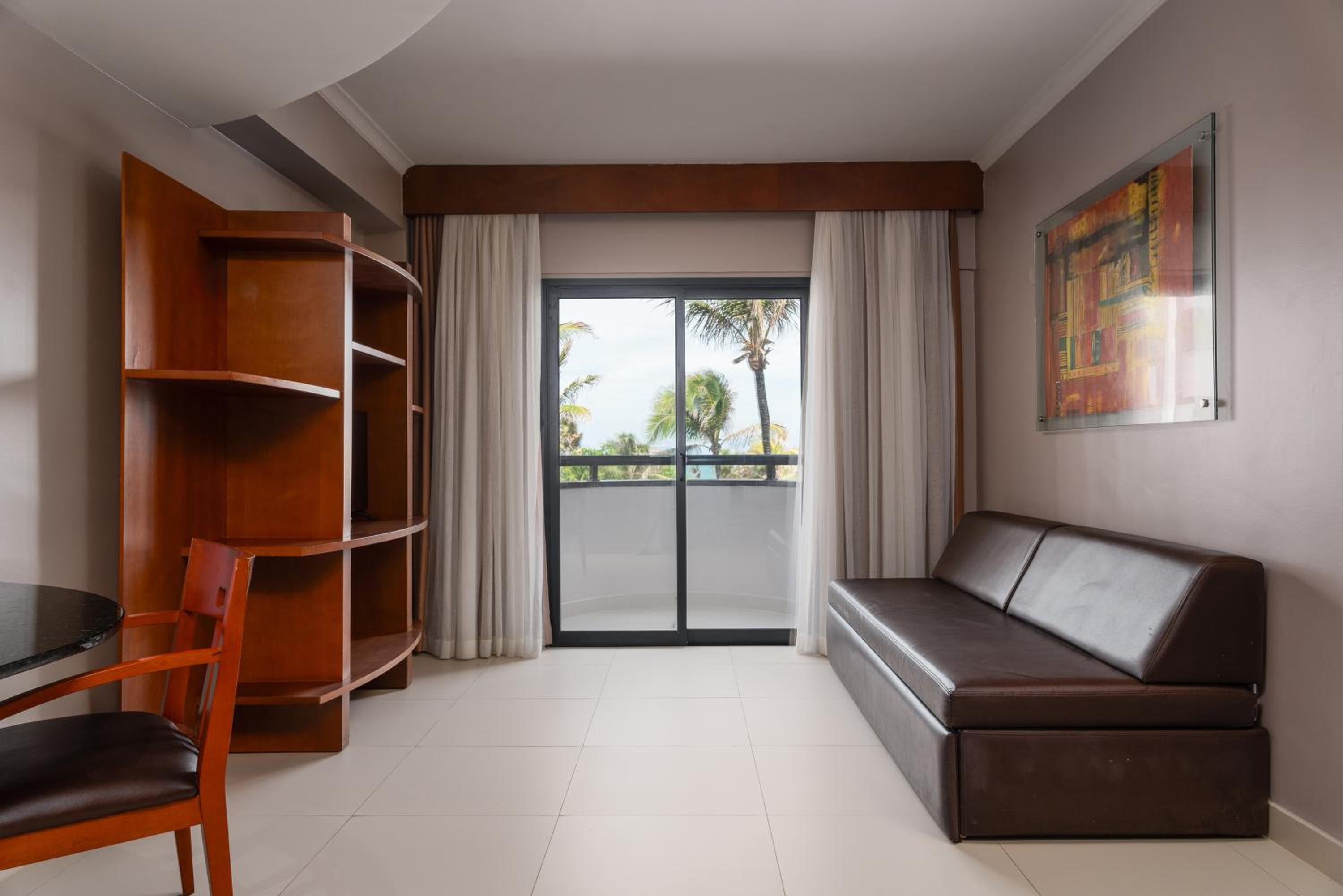 Suite - Photo 1