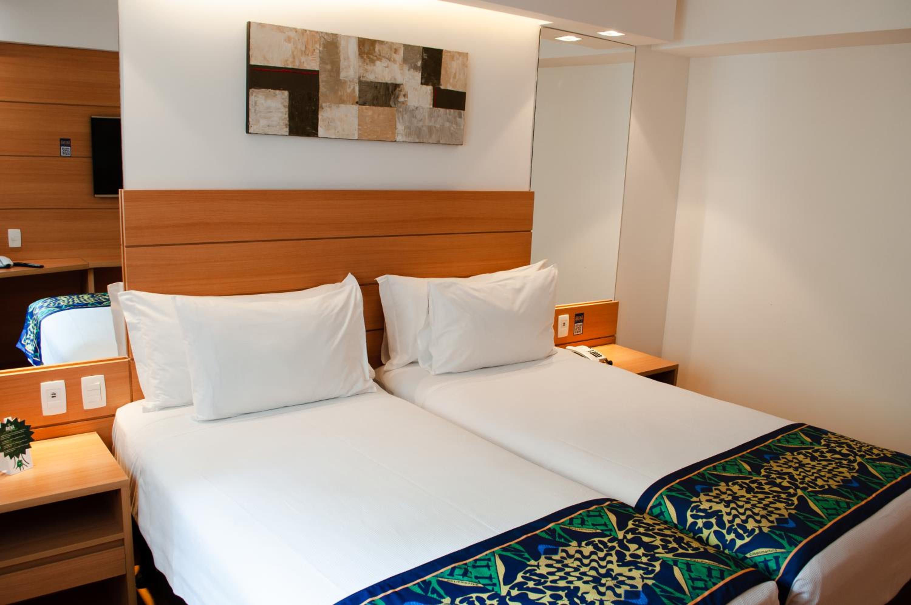 Standard Twin Room thumbnail 6