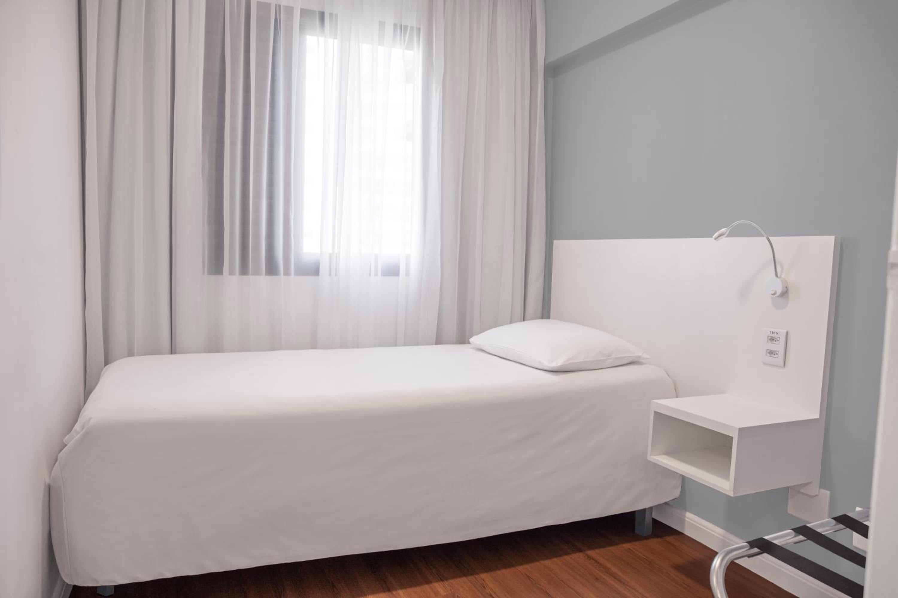 Accessible Twin Room - Photo 4
