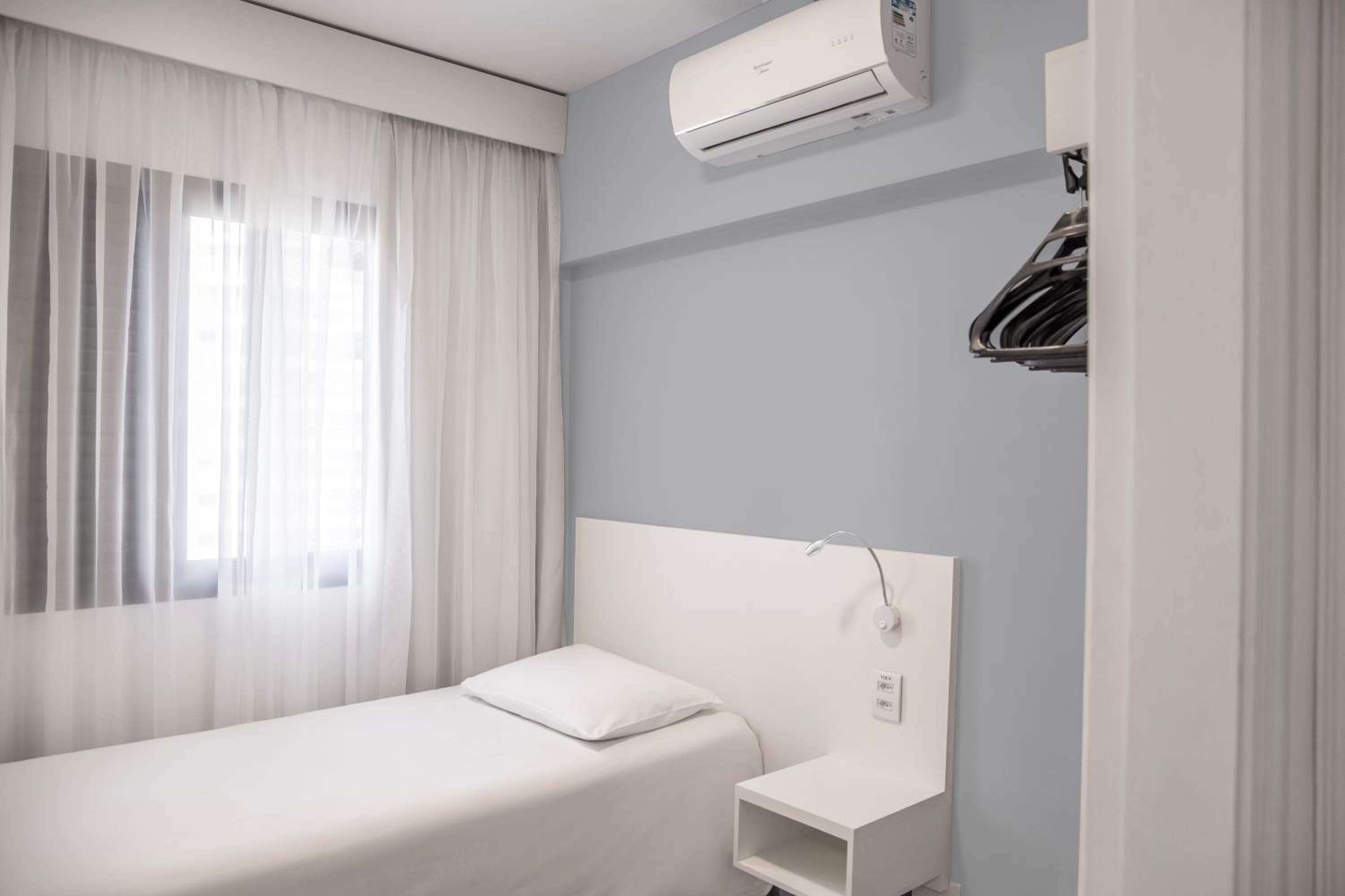 Accessible Twin Room - Photo 3