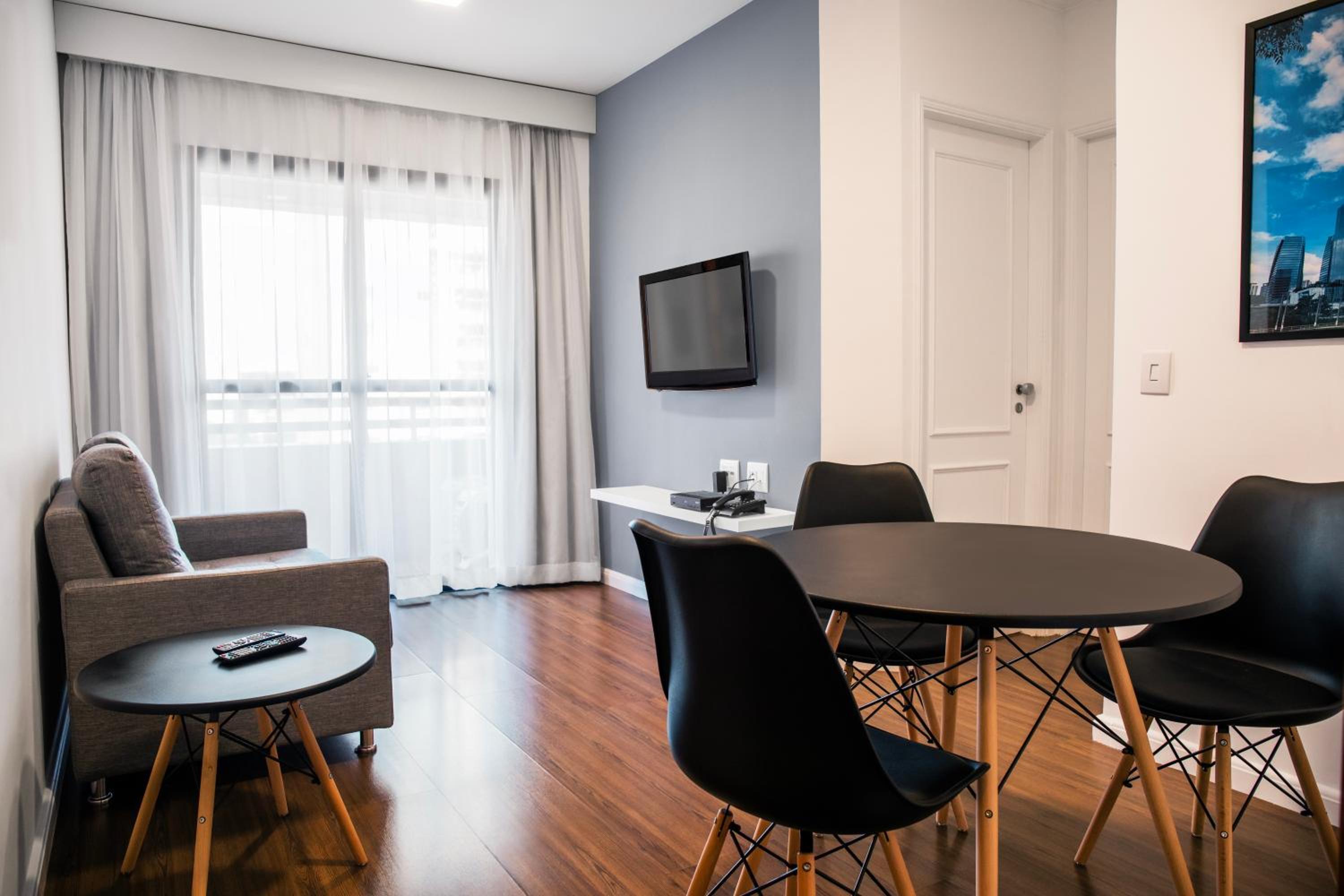One-Bedroom Apartment with Kitchen - Photo 2