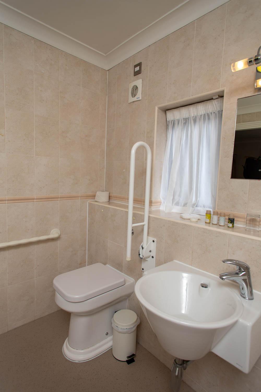 Twin Room - Disability Access photo 2