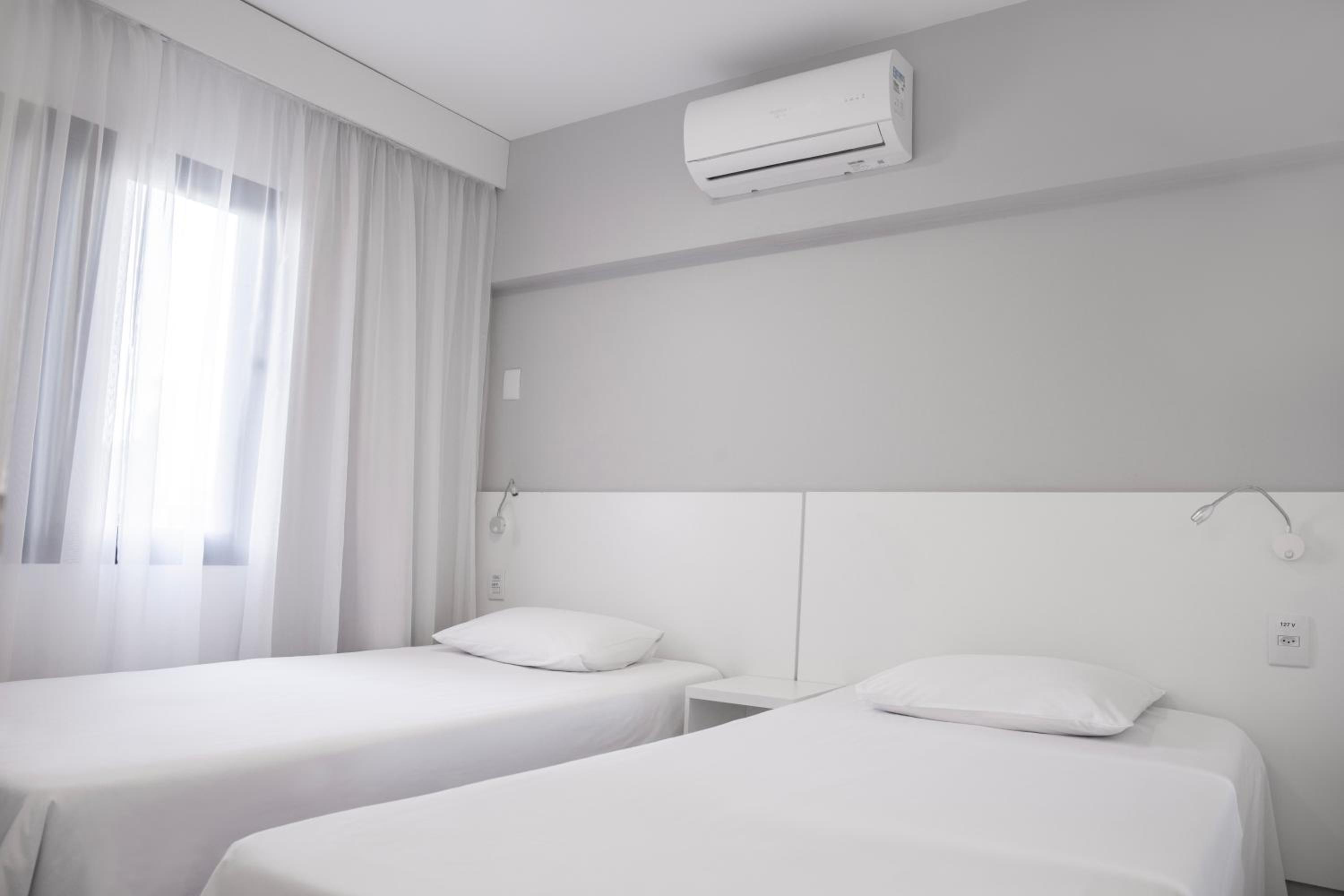 Apartment with One Double and Two Twin Beds - Photo 3