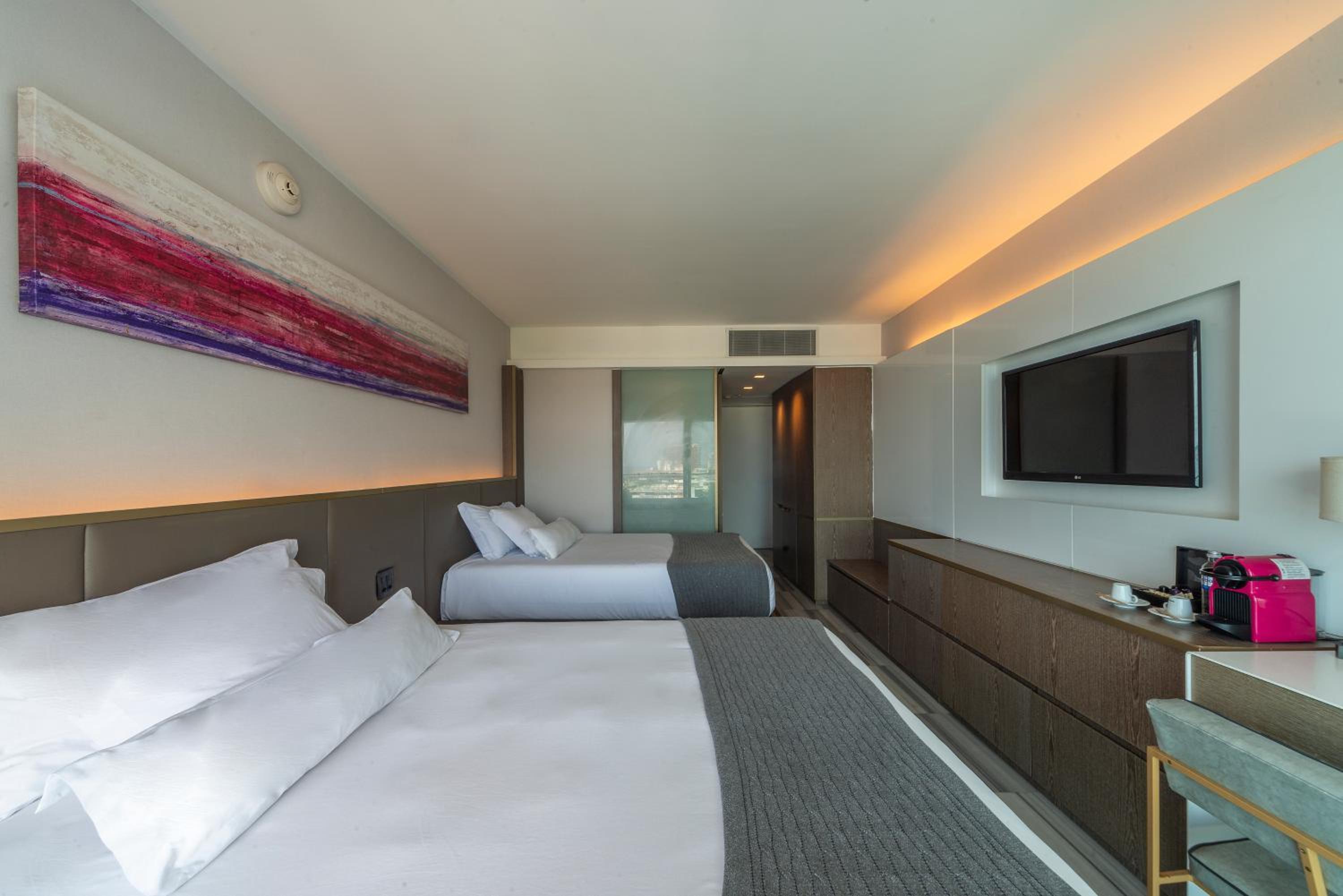 Deluxe Double Room with Side Sea View