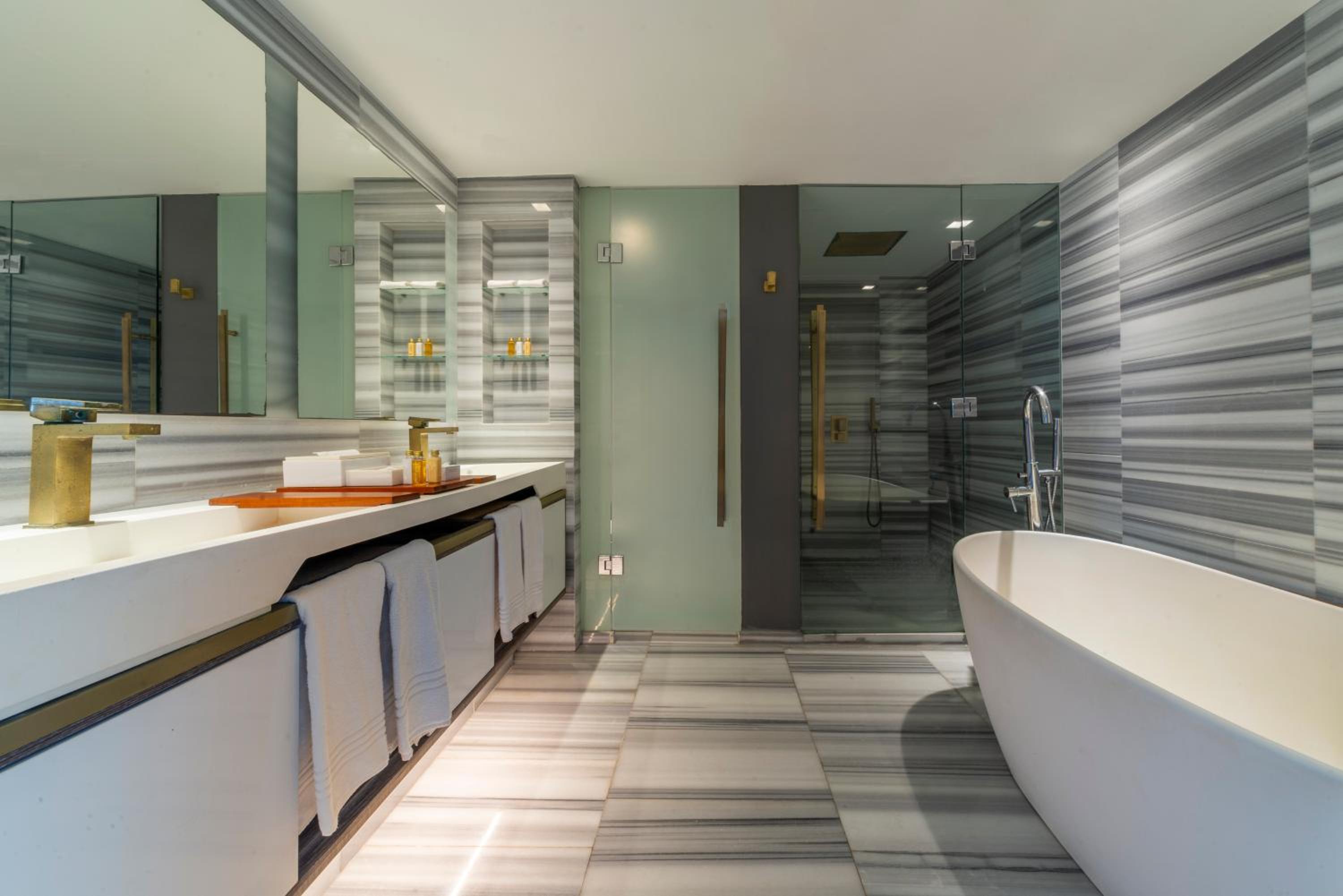 Deluxe Suite with Sea View