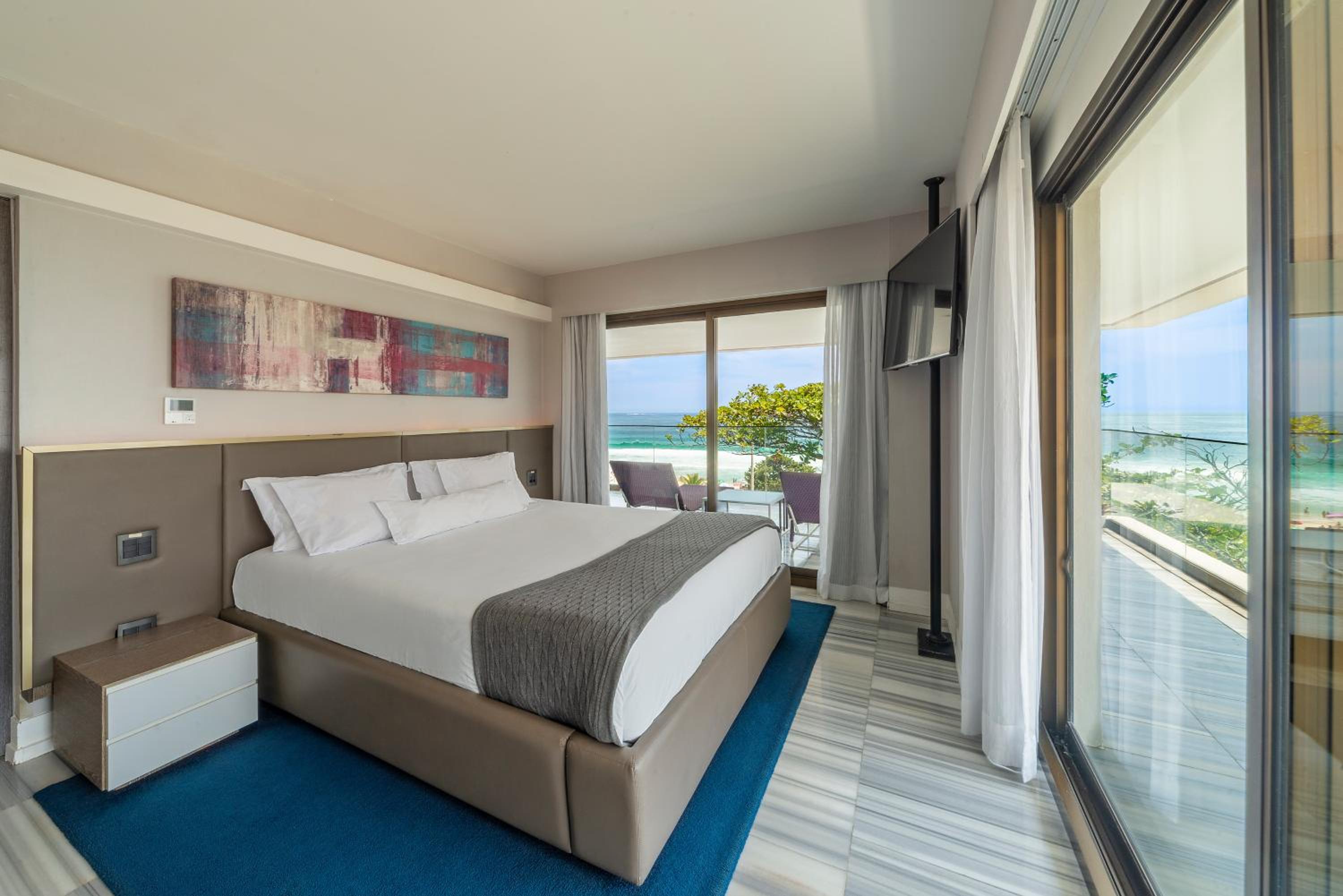 Deluxe Suite with Sea View