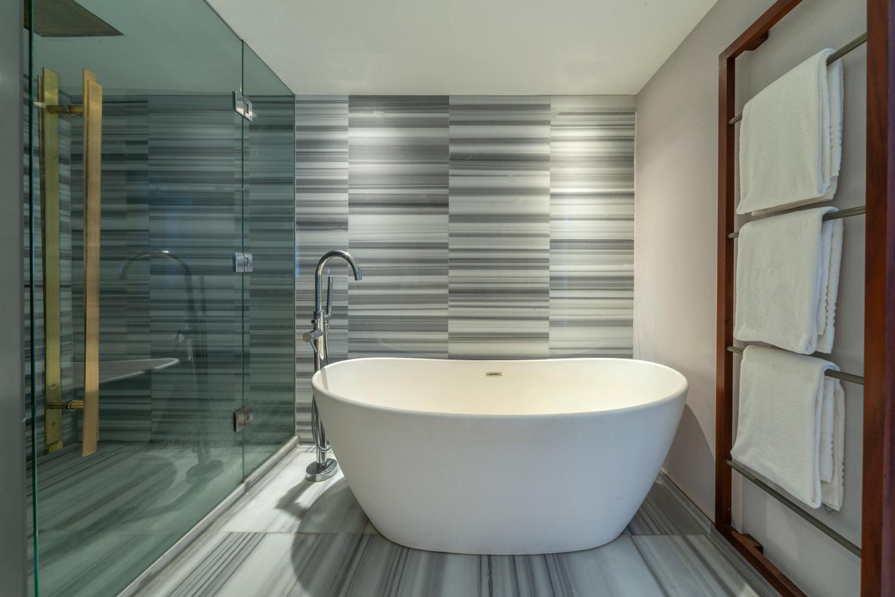 Deluxe Suite with Sea View